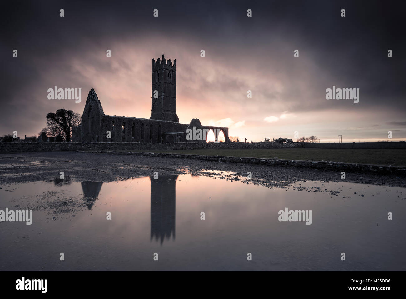 L'Irlande, l'église abandonnée ruine Banque D'Images