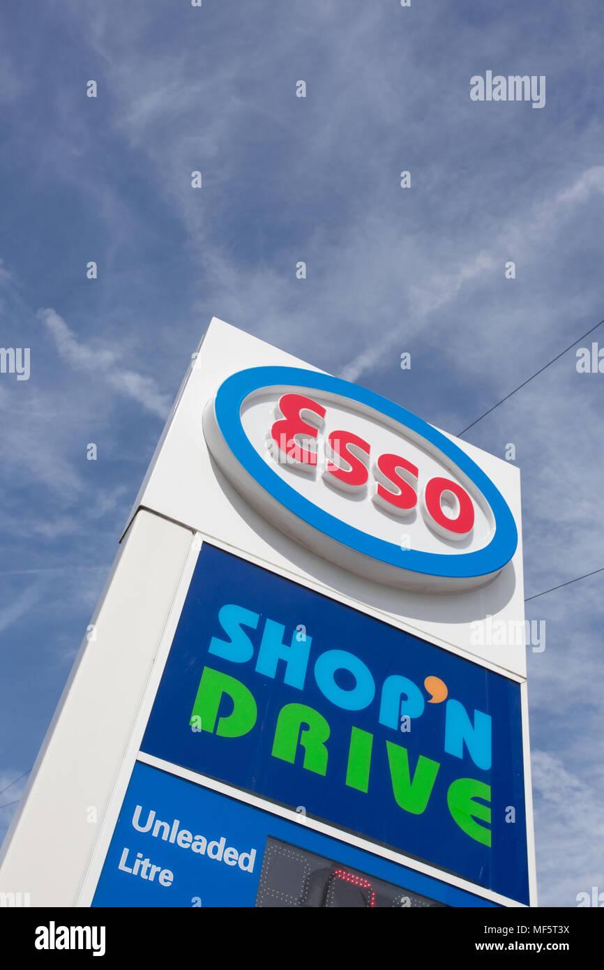 Station essence Esso signage Banque D'Images