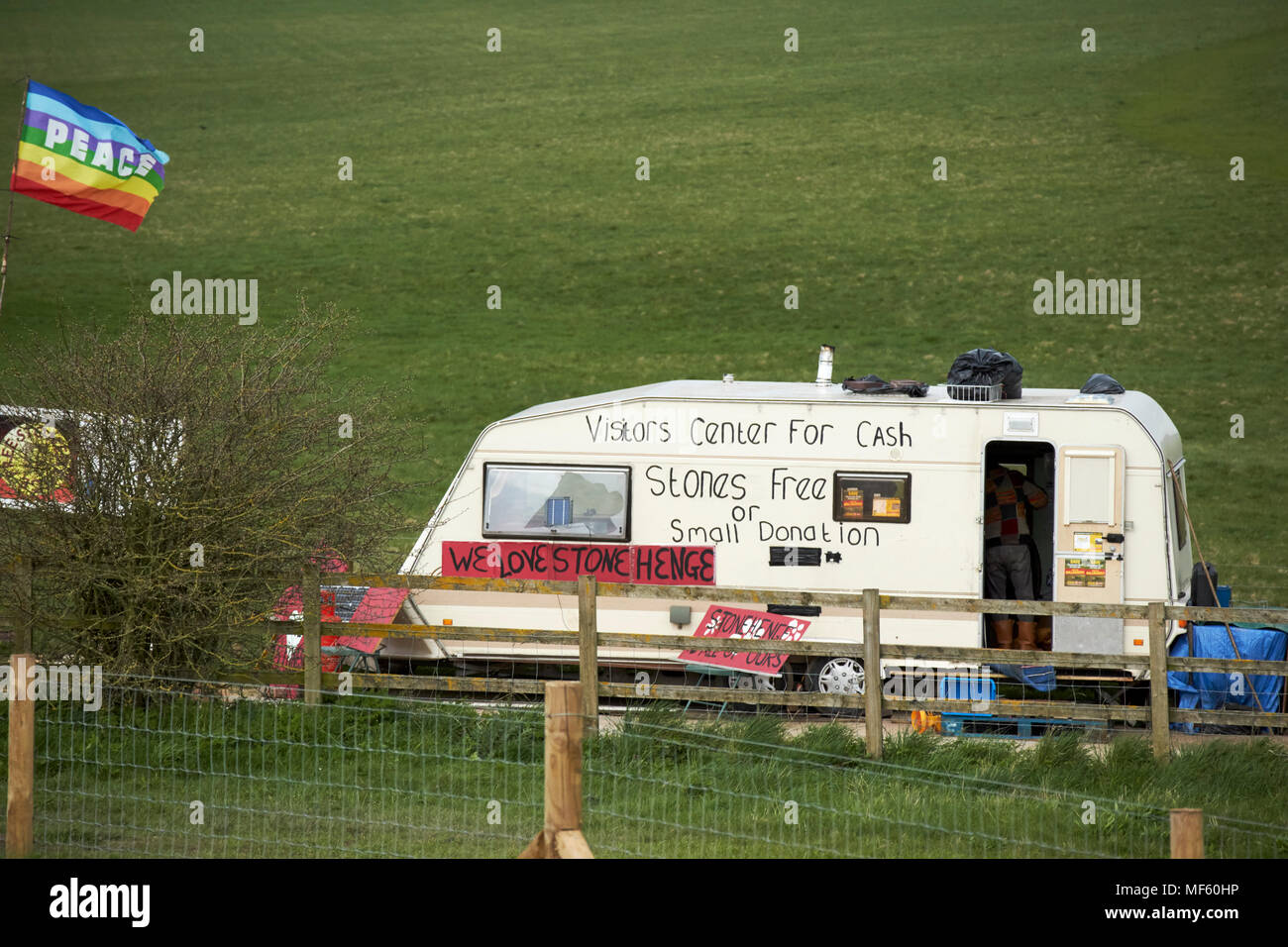 Camp de protestation sur la route d'accès en gravier près de Stonehenge wiltshire england uk Banque D'Images