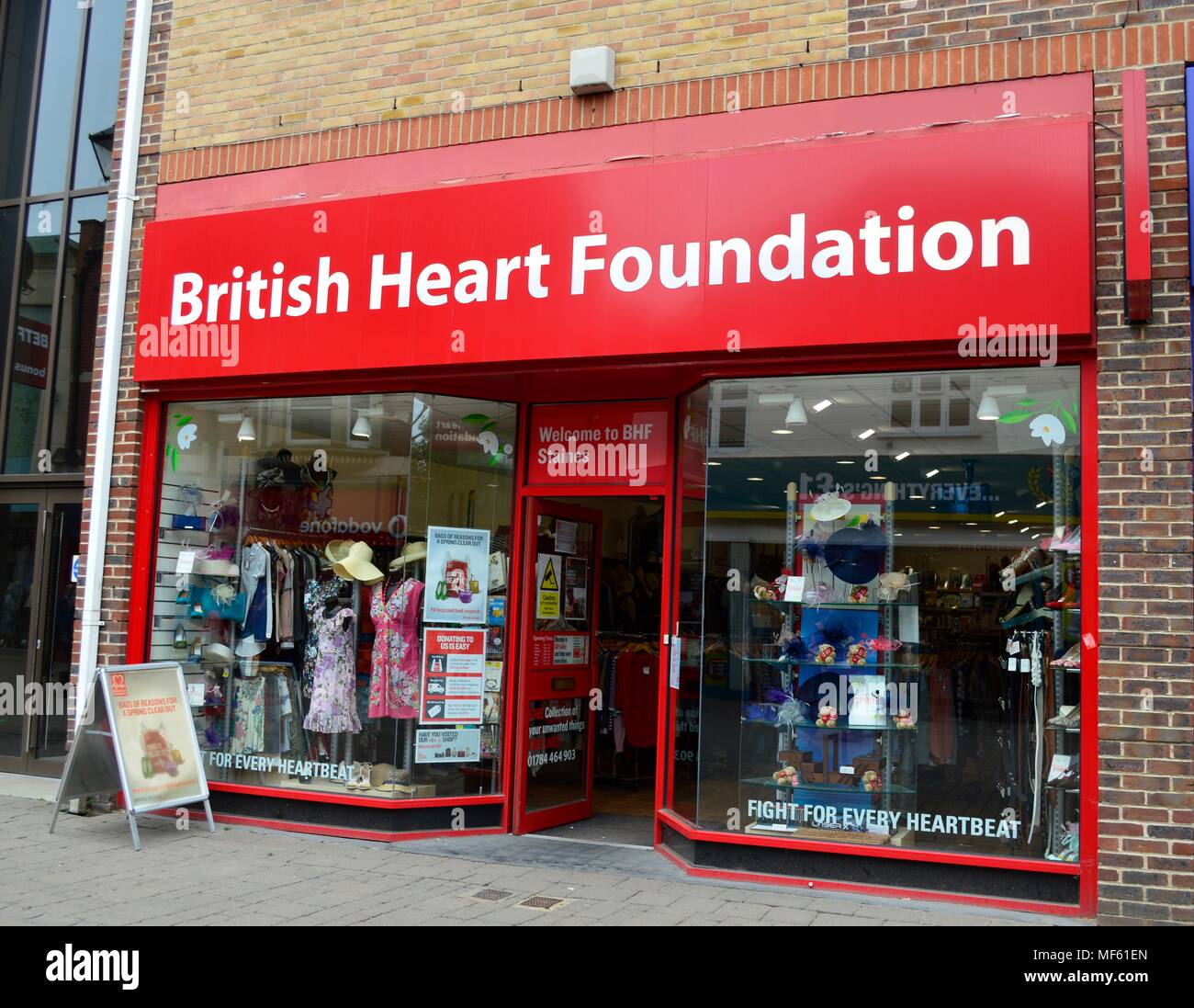 British Heart Foundation Charity Shop à Egham Surrey UK. Banque D'Images
