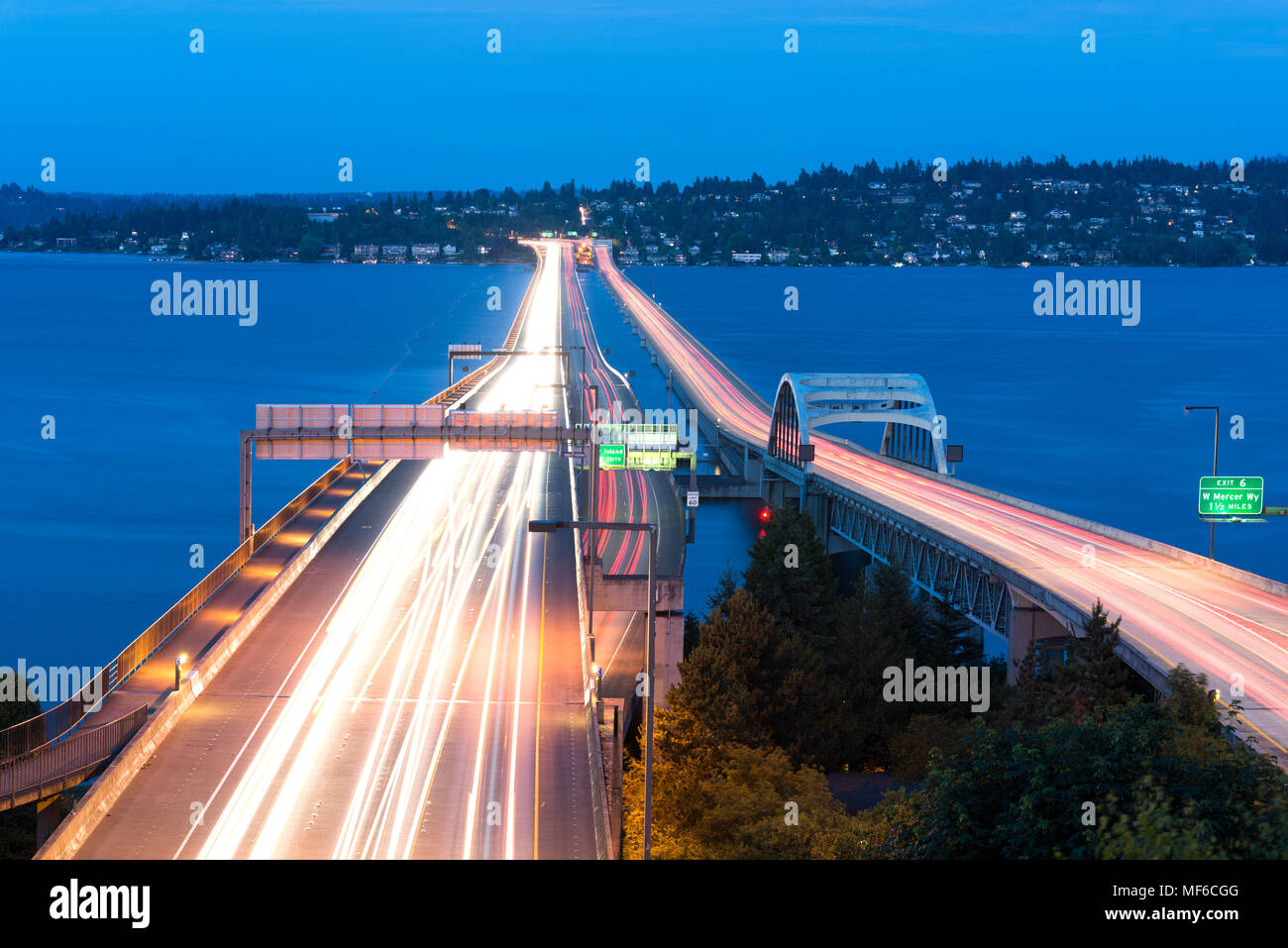 Homer M. Hadley Memorial Bridge sur le lac Washington, Seattle Metropolitan Area, New York, Washington State, USA Banque D'Images