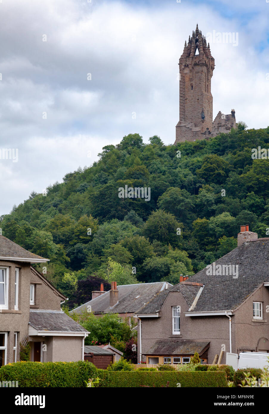 Le Monument National à Wallace sur le sommet de l'Abbey Craig commémorant le 13e siècle héros écossais Sir William Wallace, Stirling, Scotland, UK Banque D'Images