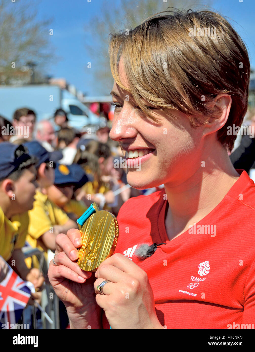 18 avril 2018, Swanley, Kent. Lizzy Yarnold tours le territoire autour de Sevenoaks, dans le Kent, où elle a grandi, dans un cadre ouvert--top bus à deux étages, à célébrat Banque D'Images