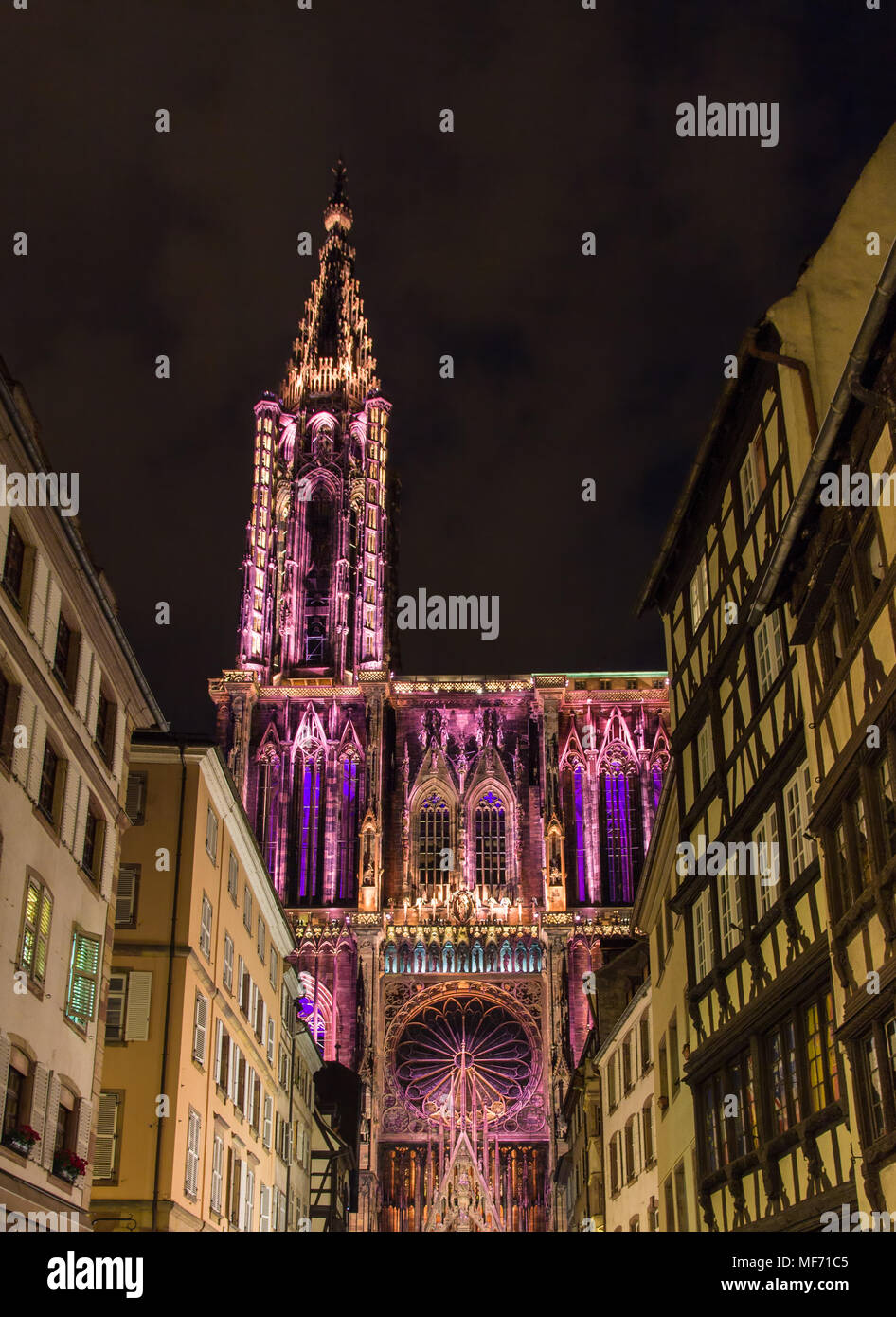 Illumination de la cathédrale de Strasbourg - Alsace, France Banque D'Images