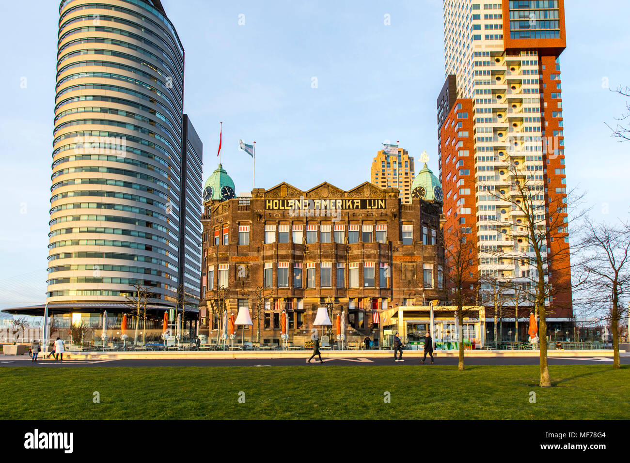 L'horizon de Rotterdam, sur la Nieuwe Maas, rivière, des gratte-ciel au 'Kop van Zuid, quartier des Pays-Bas, l'Hôtel New York, Banque D'Images