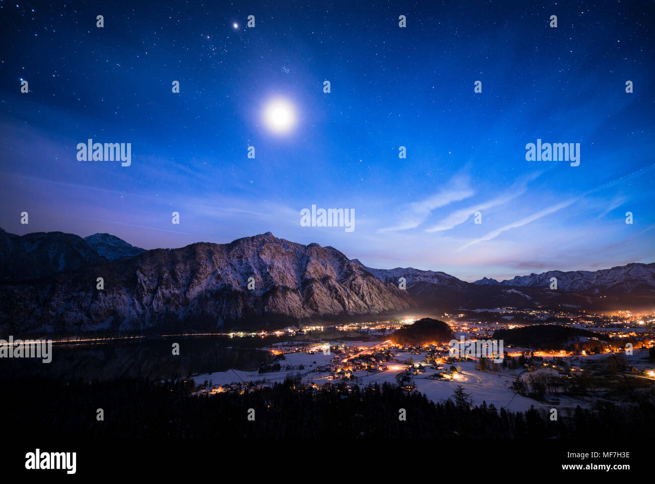 L'Autriche, Salzkammergut, Steeg et Bad Goisern dans la nuit Banque D'Images