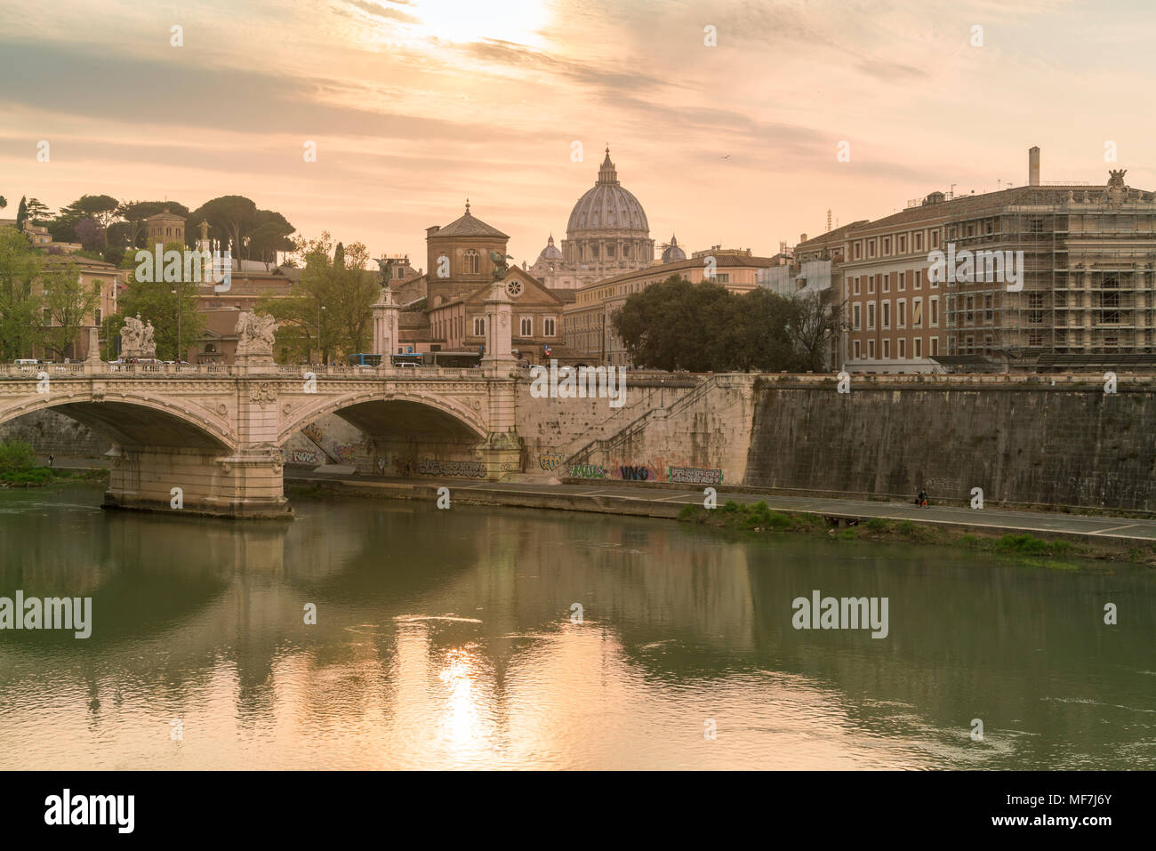 L'Italie, Lazio, Rome, vue de Ponte Vittorio Emanuel II avec le Vatican dans l'arrière-plan Banque D'Images