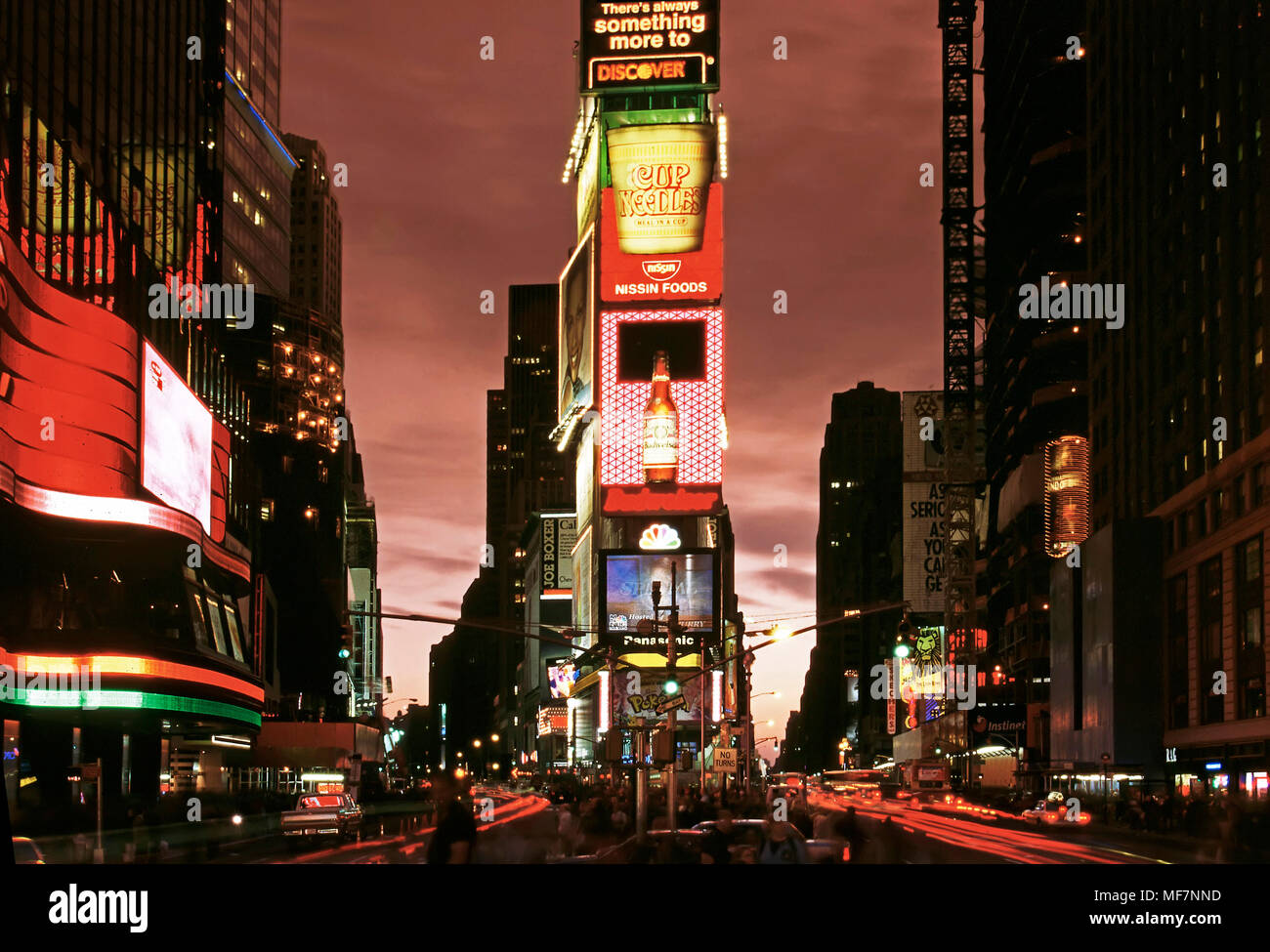 Times Square ay coucher de soleil, Broadway, New York, États-Unis Banque D'Images