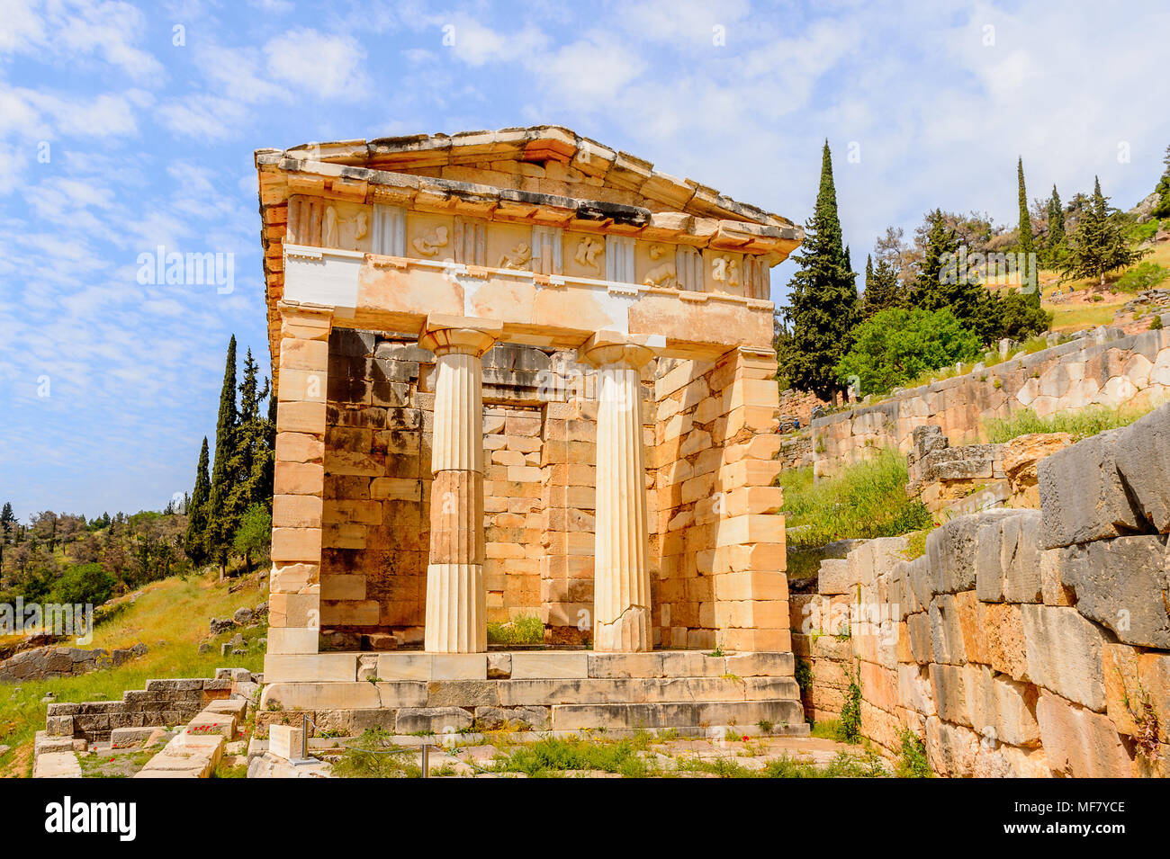 Du Trésor d'Athènes à Delphes, un site archéologique en Grèce, au Mont Parnasse. Delphes est célèbre par l'oracle sur le sanctuaire dédié à Ap Banque D'Images