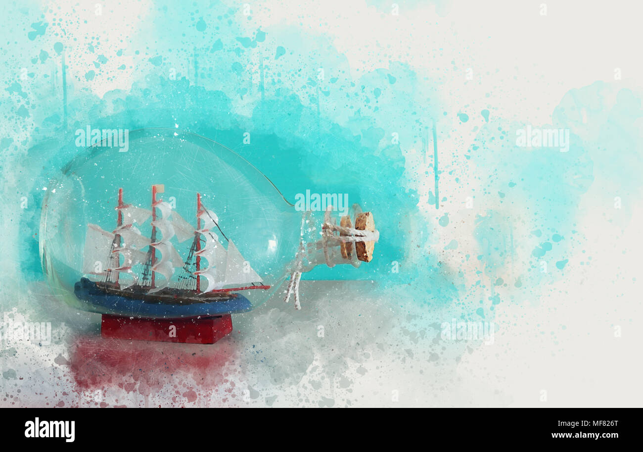 Style aquarelle image abstraite du concept nautique avec l'ancien bateau en bouteille Banque D'Images
