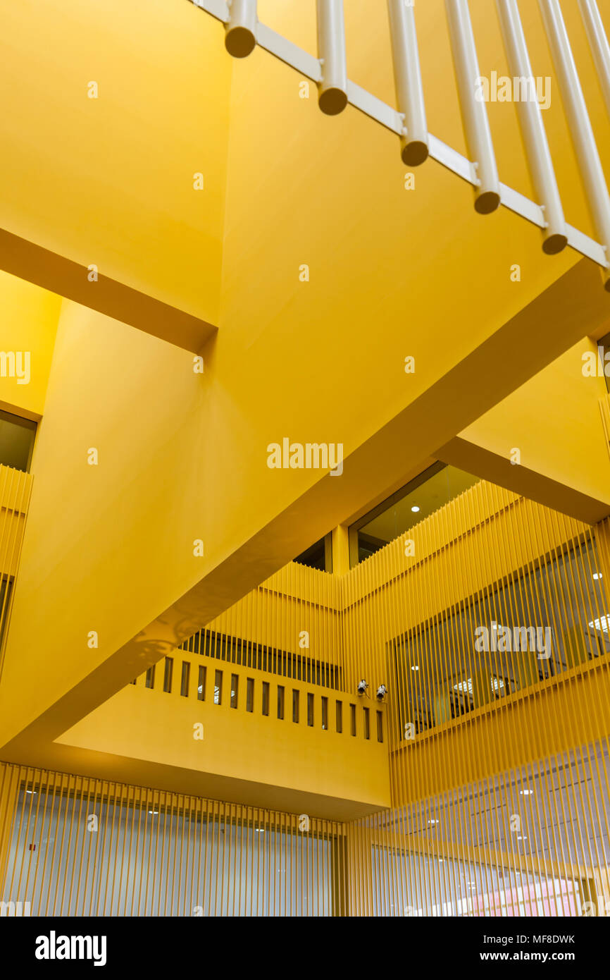 SAN ANTONIO, TEXAS - MATCH 26, 2018 San Antonio - Hall de la Bibliothèque Centrale avec glass sculpture 'Fiesta' conçu par Dale Chihuly Banque D'Images