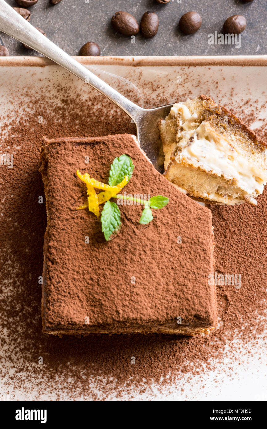 Gateau Tiramisu Dessert Italien Traditionnel Avec Fromage Mascarpone Et Cafe Expresso Photo Stock Alamy