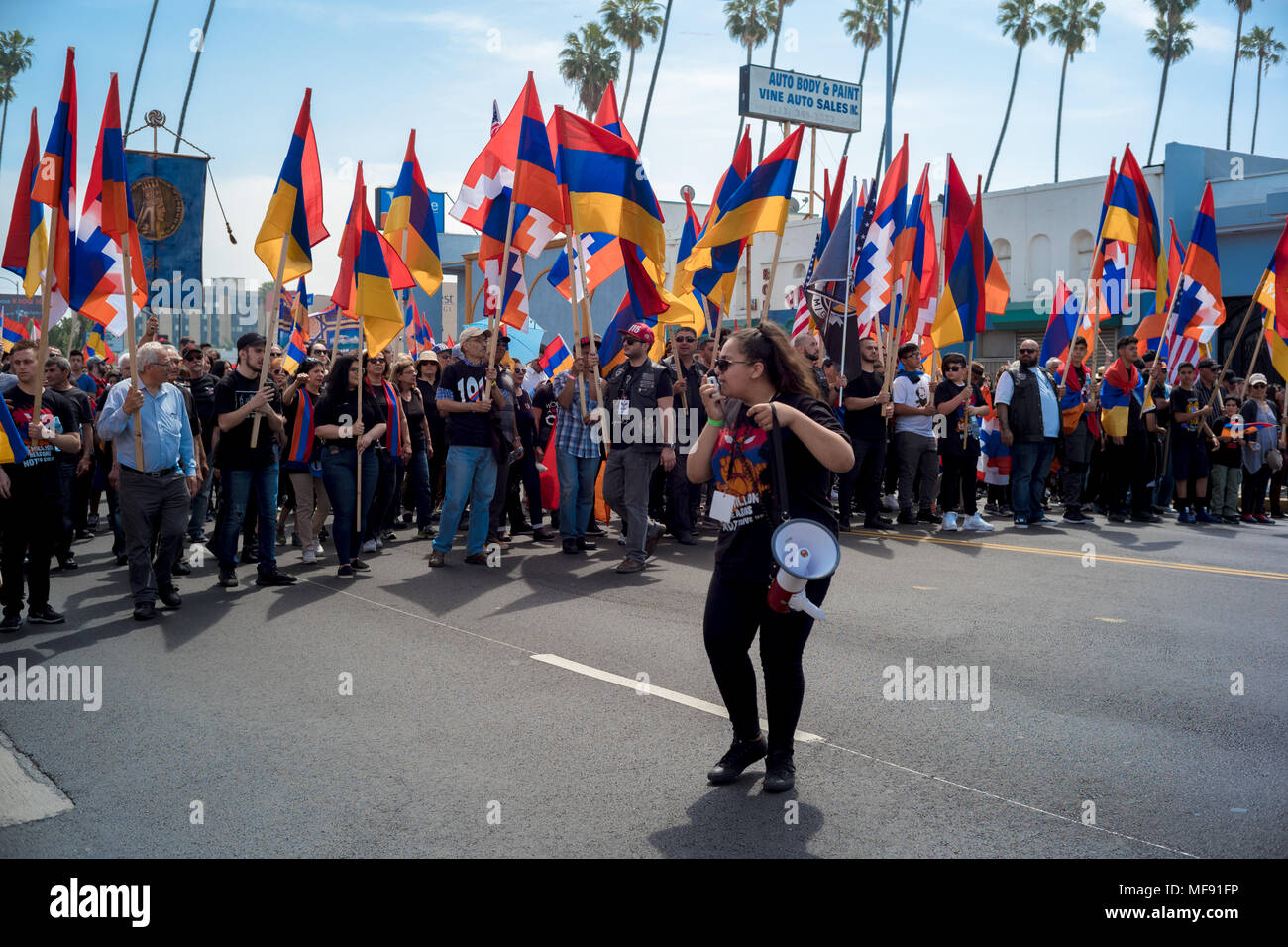 Los Angeles, USA. 24 avril 2018. Des milliers de manifestants à Los Angeles à l'occasion de 103e anniversaire du génocide des Arméniens Crédit : Nick Savander/Alamy Live News Banque D'Images