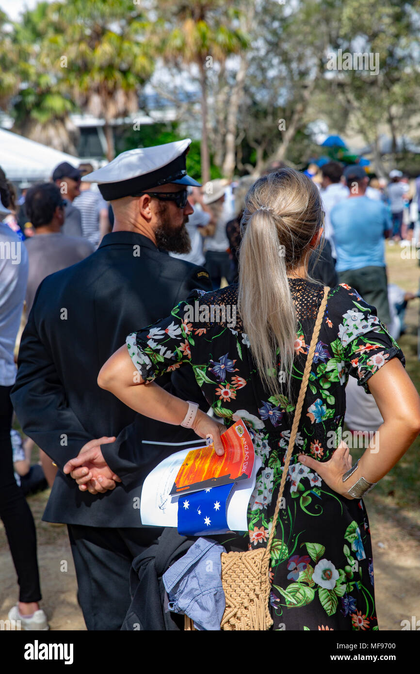 Sydney, Australie. Mercredi 25 avril 2018, Sydney, Australie. Mars et le service de l'ANZAC day à Avalon Beach pour se souvenir de ceux qui ont péri de l'Australian and New Zealand forces de défense dans les conflits du passé. Crédit : martin berry/Alamy Live News Banque D'Images
