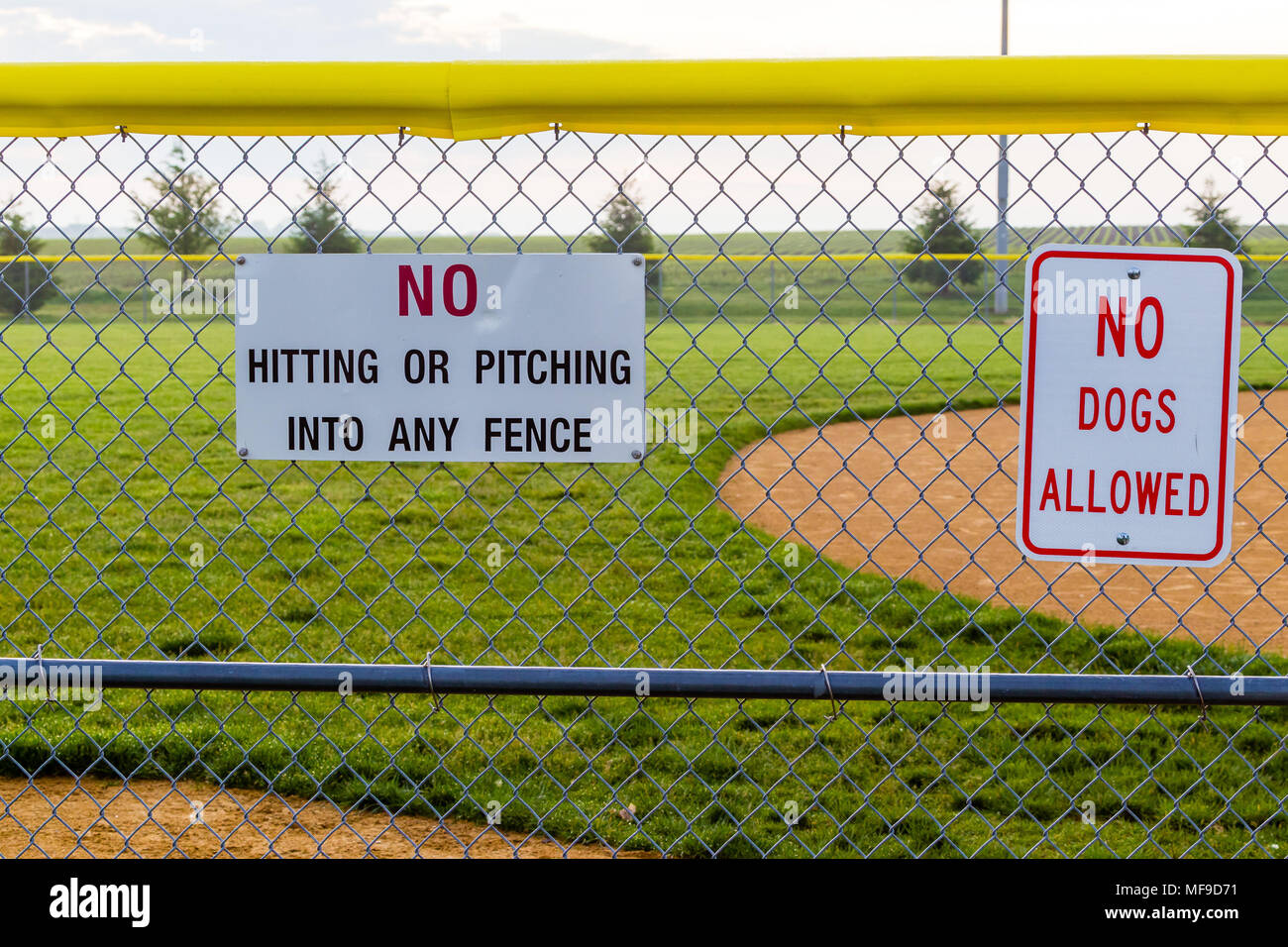 Signes de baseball pour prévenir diverses choses Banque D'Images