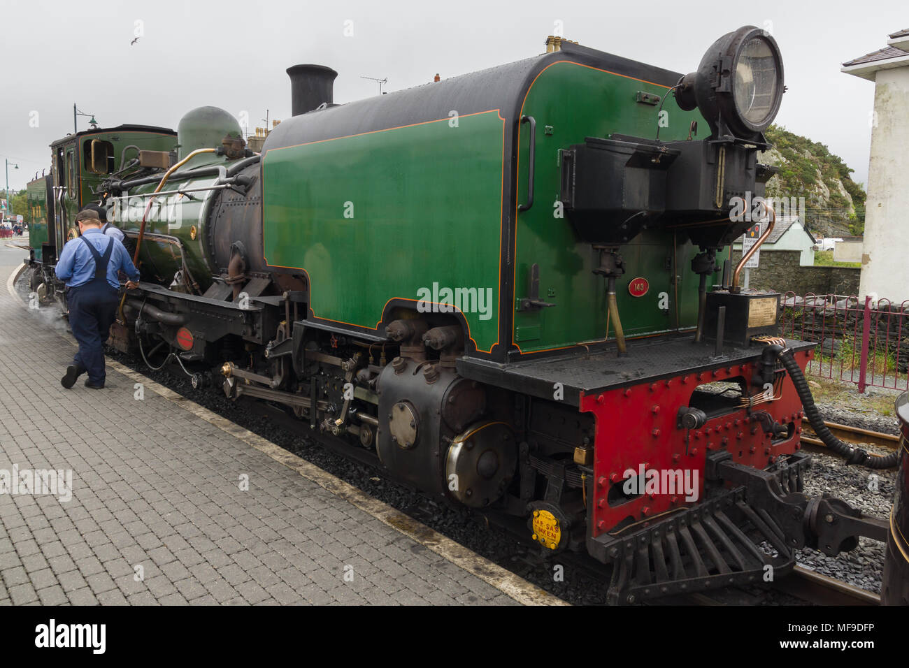 Ex-South africaine des chemins de fer à voie étroite de classe NGG16 Beyer Peacock numéro de la locomotive à vapeur NG143 exploités sur le Welsh Highland Railway Banque D'Images