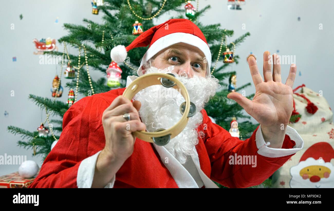 Le Père Noël à jouer. Père Noël professionnel.magie de Noël image. Père