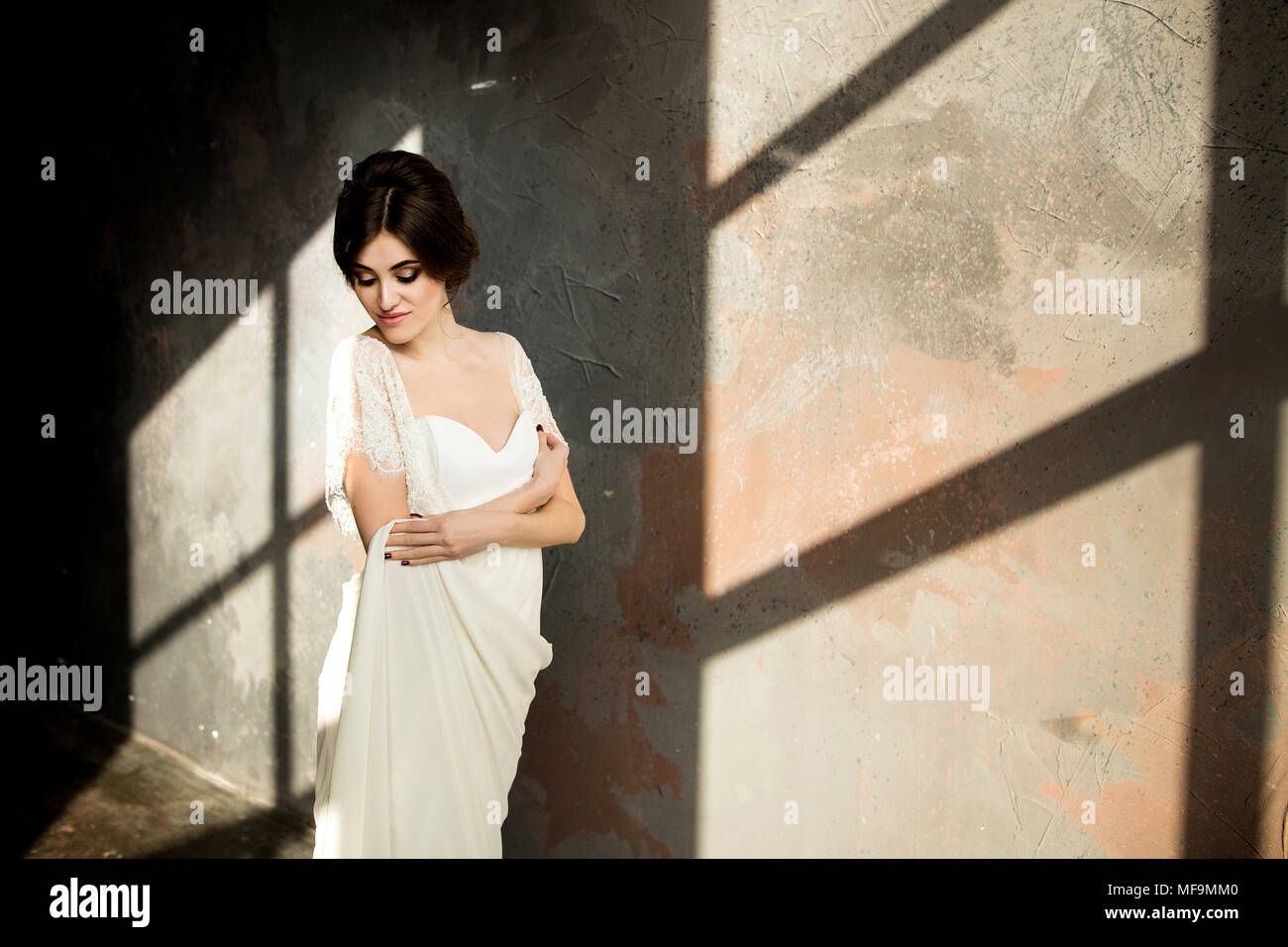 Portrait of de mariée en robe blanche de mariée. les frais. Banque D'Images