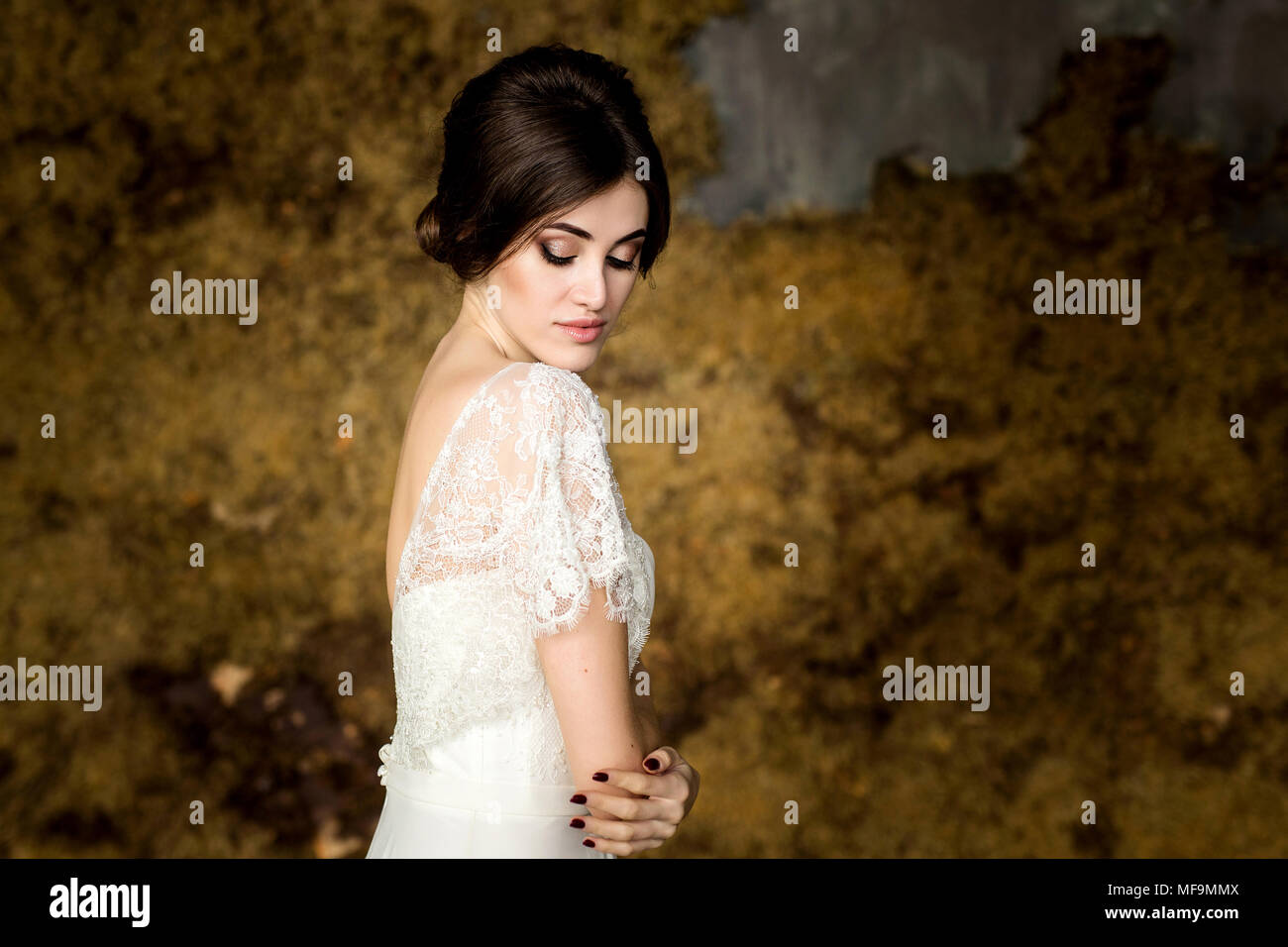 Portrait of de mariée en robe blanche de mariée. les frais. Banque D'Images