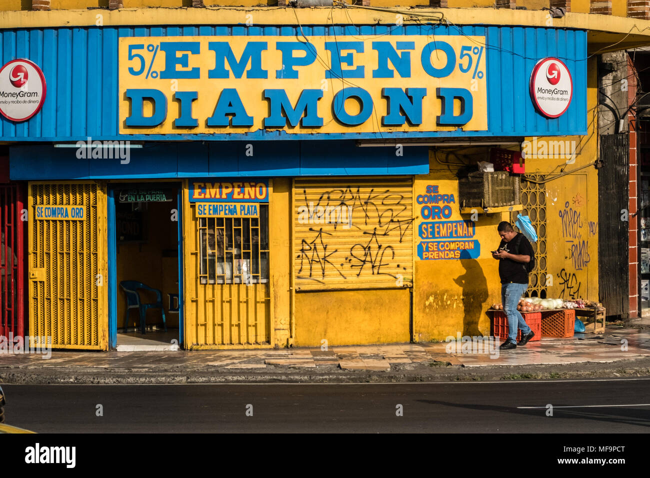 La ville de Panama, Panama - mars 2018 : les gens sur la rue commerçante animée à Panama City , Avenida Central Banque D'Images