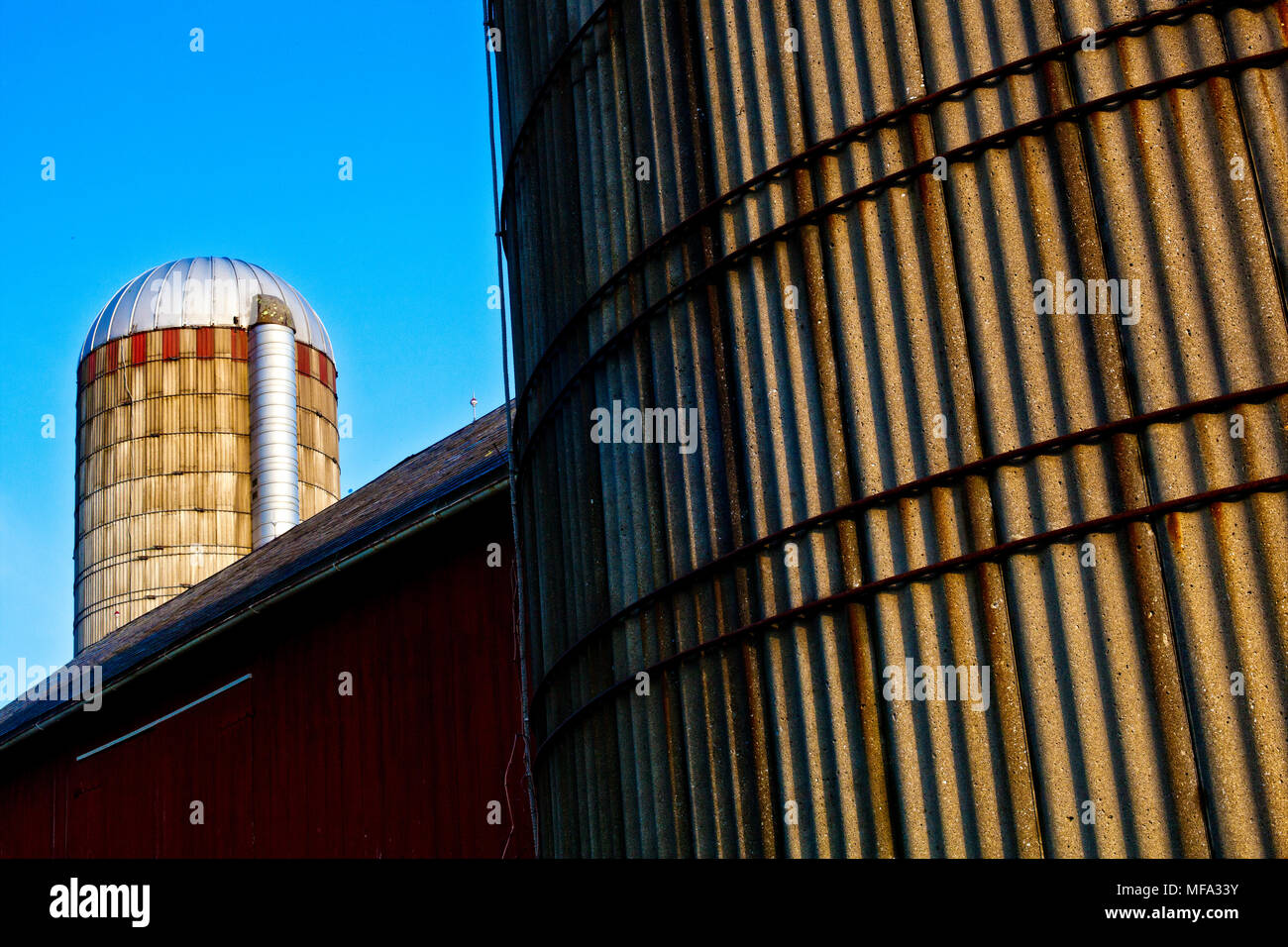 Avis de deux silos d'une grange du Vermont Banque D'Images
