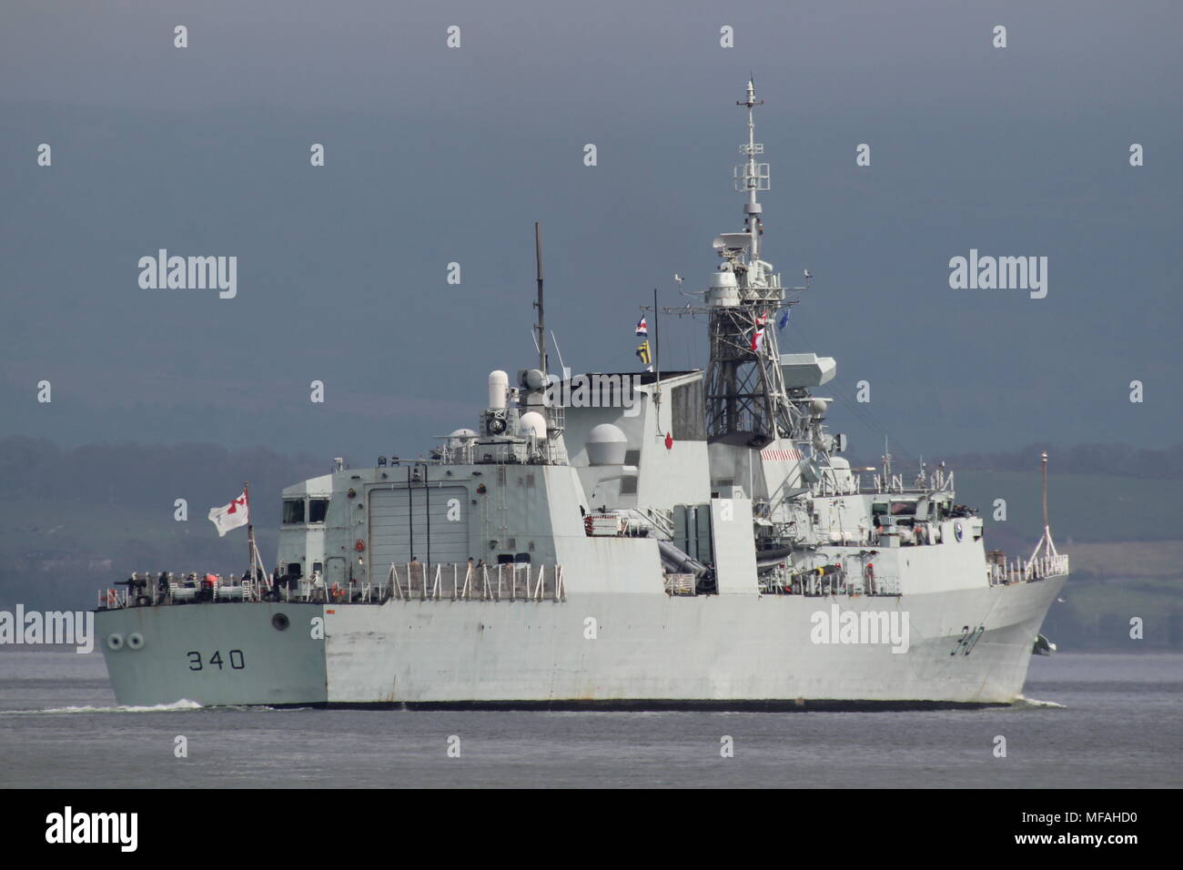 Le NCSM St John's (FFH 340), une frégate de classe (ou ville-class frigate) exploité par la Marine royale canadienne, à l'arrivée pour l'exercice Joint Warrior 18-1. Banque D'Images