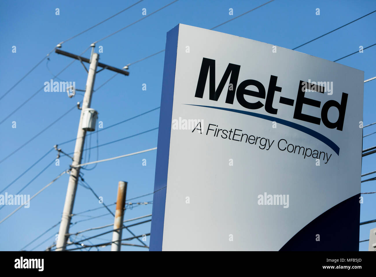 Un logo affiche à l'extérieur du siège de Met-Ed, filiale de FirstEnergy, à Reading, Pennsylvanie, le 22 avril 2018. Banque D'Images