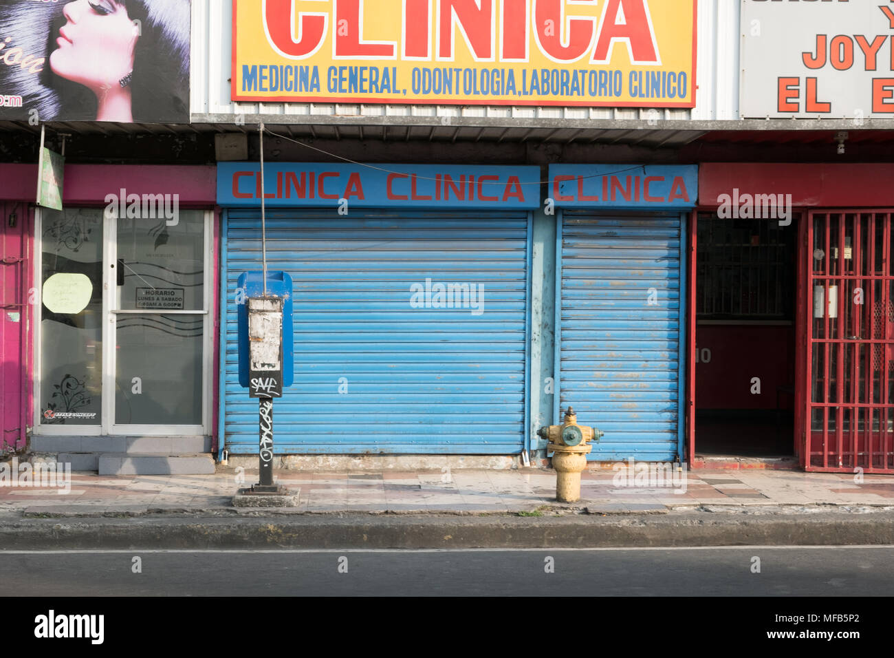 La ville de Panama, Panama - mars 2018 : les gens sur la rue commerçante animée à Panama City , Avenida Central Banque D'Images