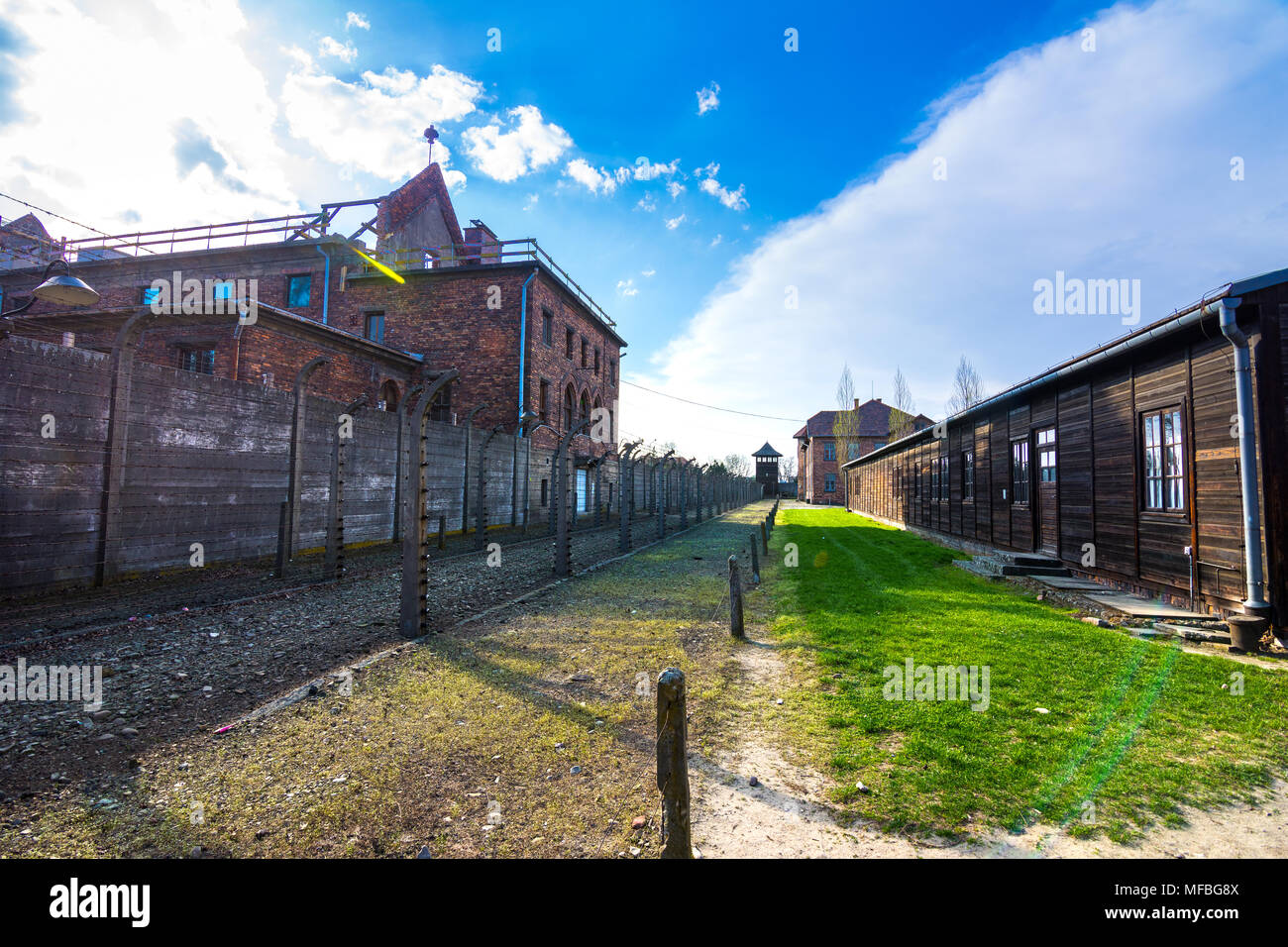 Les barbelés électriques de l'allemand nazi de concentration et d'extermination d'Auschwitz Birkenau camp world heritage, Pologne Banque D'Images