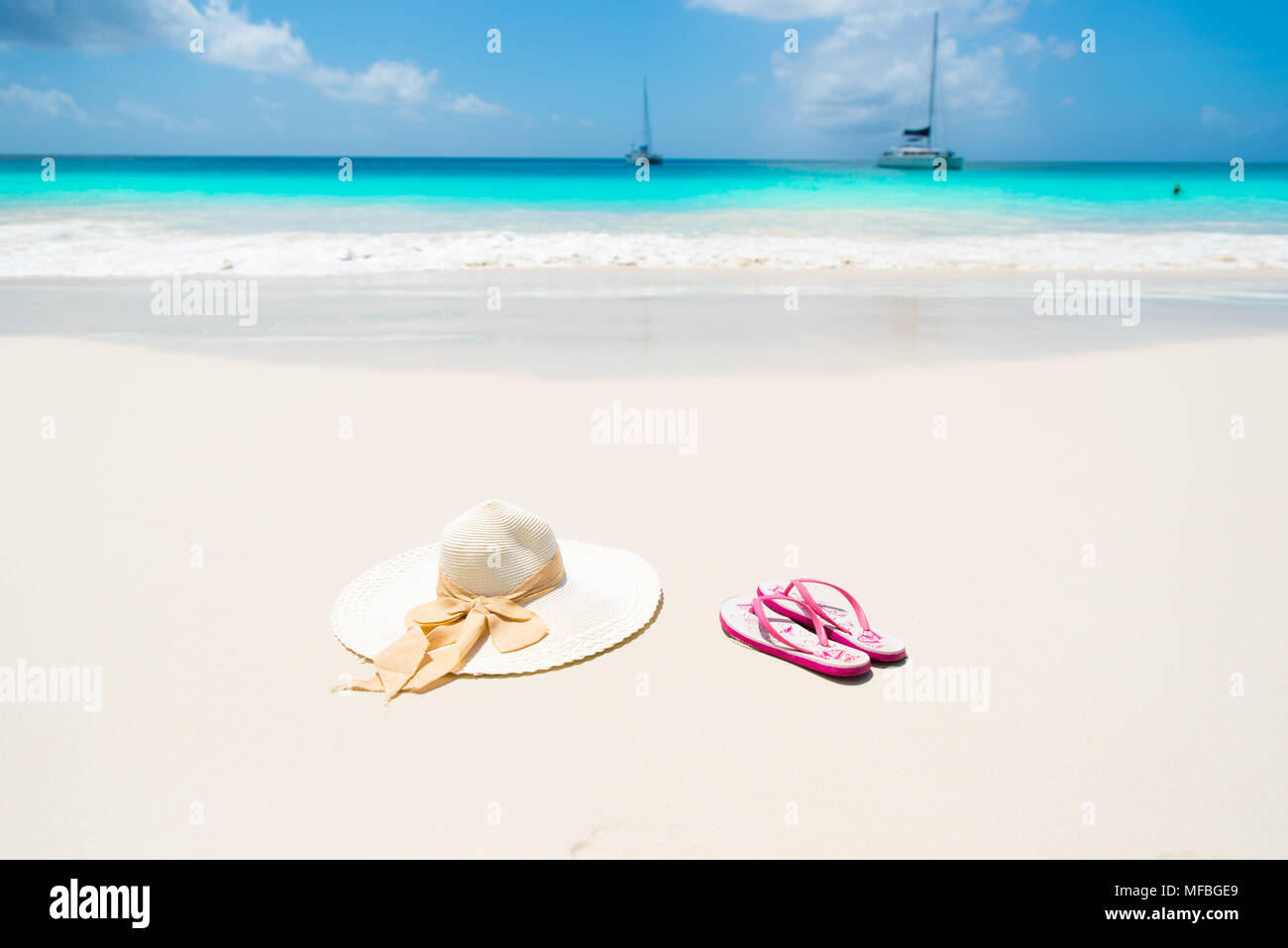 Chapeau de soleil à Belle Plage - Relaxing in sunshine Banque D'Images