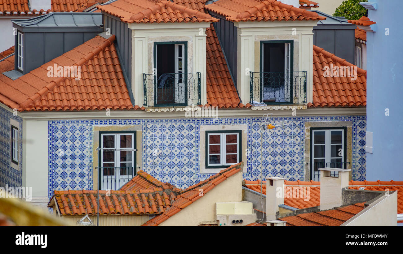 Typique de Lisbonne façade tuiles Banque D'Images