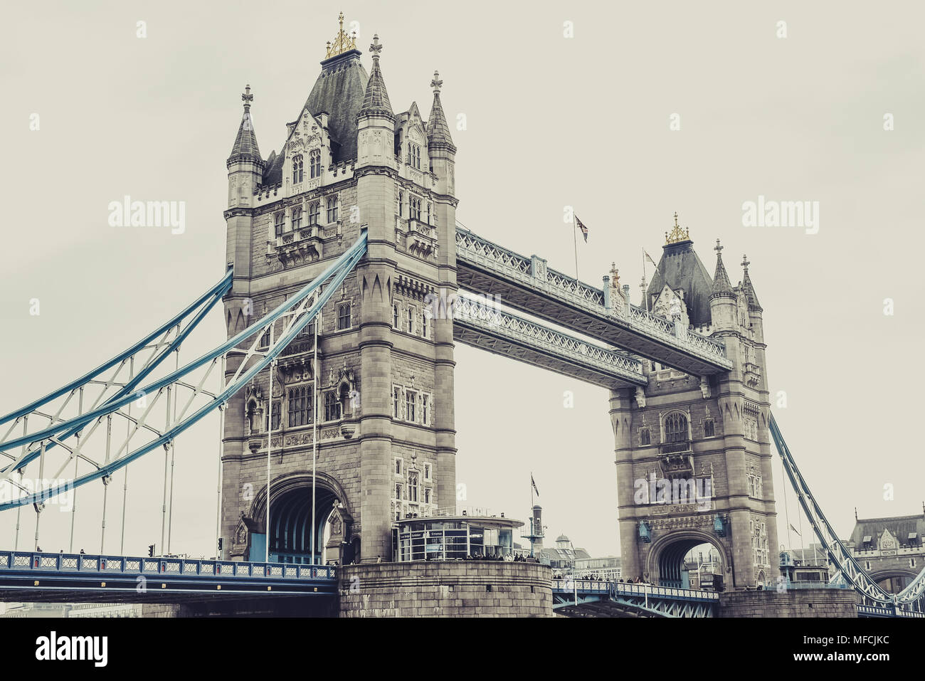Tower Bridge Londres, vue horizontale. Photo stylisée. Banque D'Images