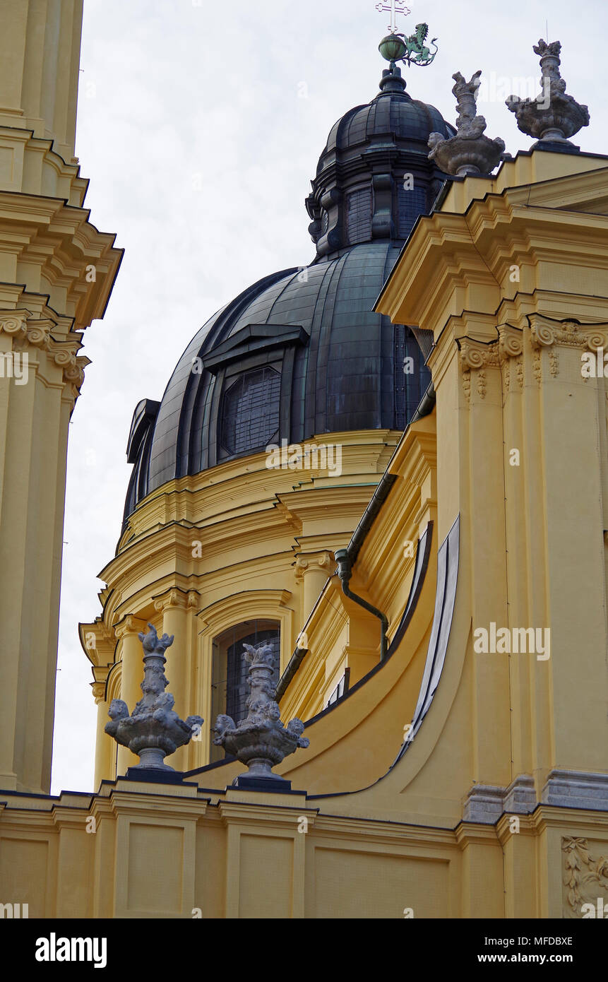 Détail de l'Theatine Église Saint Cajetan, à Munich, Bavière, Allemagne, 1663 - 1690 construit, fondé par électeur Ferdinand Maria et sa femme Banque D'Images