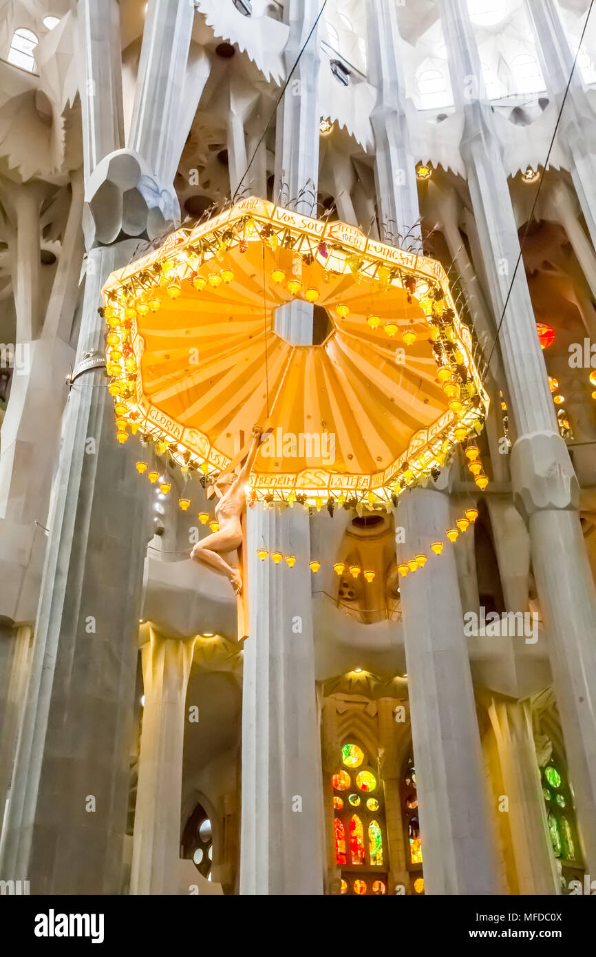 Barcelone/Espagne - Mars 19, 2015 : Le design intérieur de l'église de la Sagrada Familia dans le centre de Barcelone, conçu par Antoni Gaudi. Banque D'Images