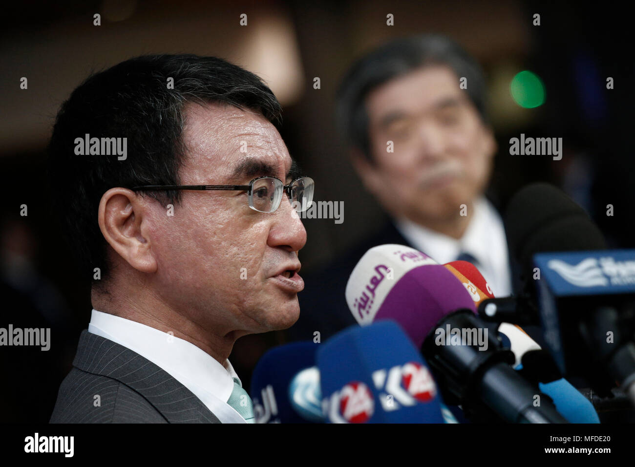 Bruxelles, Belgique. 25 avril 2018. Le Ministre japonais des affaires étrangères Taro Kono arrive à une conférence internationale sur l'avenir de la Syrie et la région.Alexandros Michailidis/Alamy Live News Banque D'Images