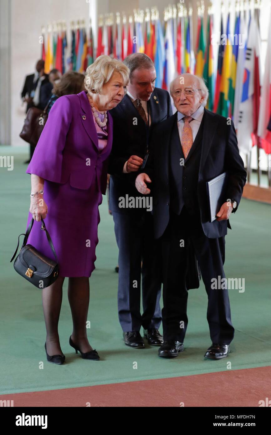 Organisation des Nations Unies, New York, USA, 24 avril 2018 - Le président d'Irlande Michael Higgins et épouse Sabina Coyne Au cours de la construction de la paix et le maintien de la paix réunions aujourd'hui au siège des Nations Unies à New York. Photo : Luiz Rampelotto/EuropaNewswire dans le monde d'utilisation | Banque D'Images