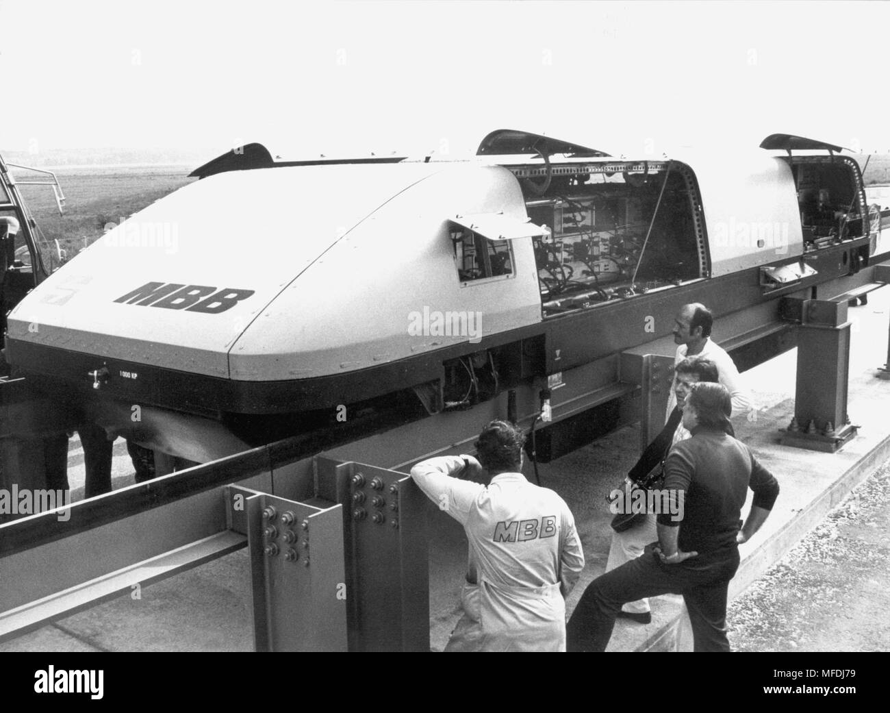 Vue sur le 'Comet', un objet de test sans pilote jusqu'à un maglev train de l'avenir. Le 14 mai 1975, atteint la comète sur la piste d'essai à Manching à Ingolstadt avec 335 km/h, un record du monde pour les véhicules ferroviaires. Le programme de test est exécuté par le consortium Transrapid de Krauss-Maffei et MBB. Dans le monde d'utilisation | Banque D'Images