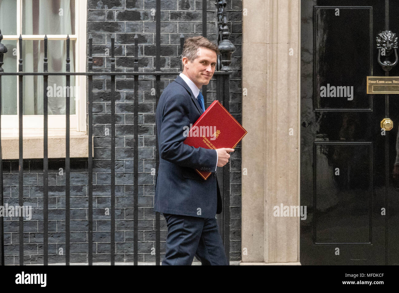 Londres 25 avril 2018, Gavin Williamson, Secrétaire de la Défense, arrive pour un BREXIT réunion du cabinet au 10 Downing Street, Ian Davidson Crédit/Alamy Live News Banque D'Images