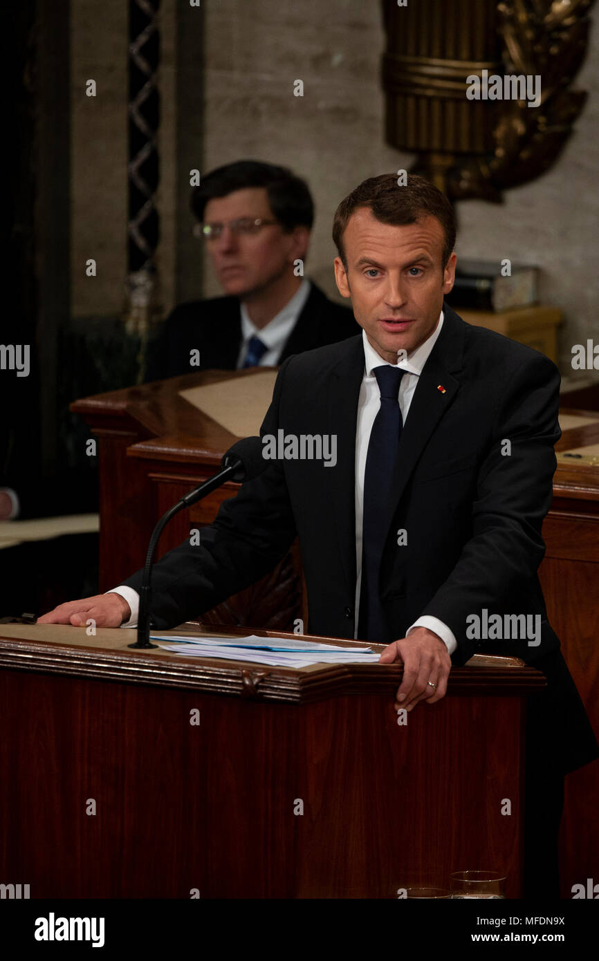 Le président français, Emmanuel Macron fournit une adresse commune au Congrès des Etats-Unis, à l'United States Capitol à Washington, DC Le 25 avril 2018. Crédit : Alex Edelman / CNP Banque D'Images