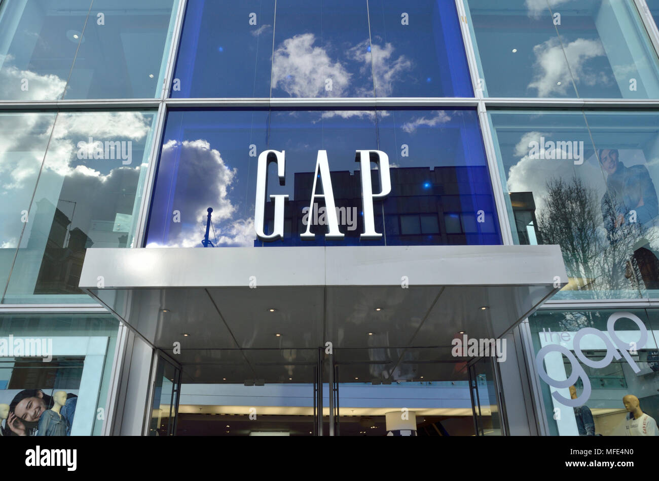 Boutique de mode Gap sur Oxford Street, Londres, Royaume-Uni. Banque D'Images