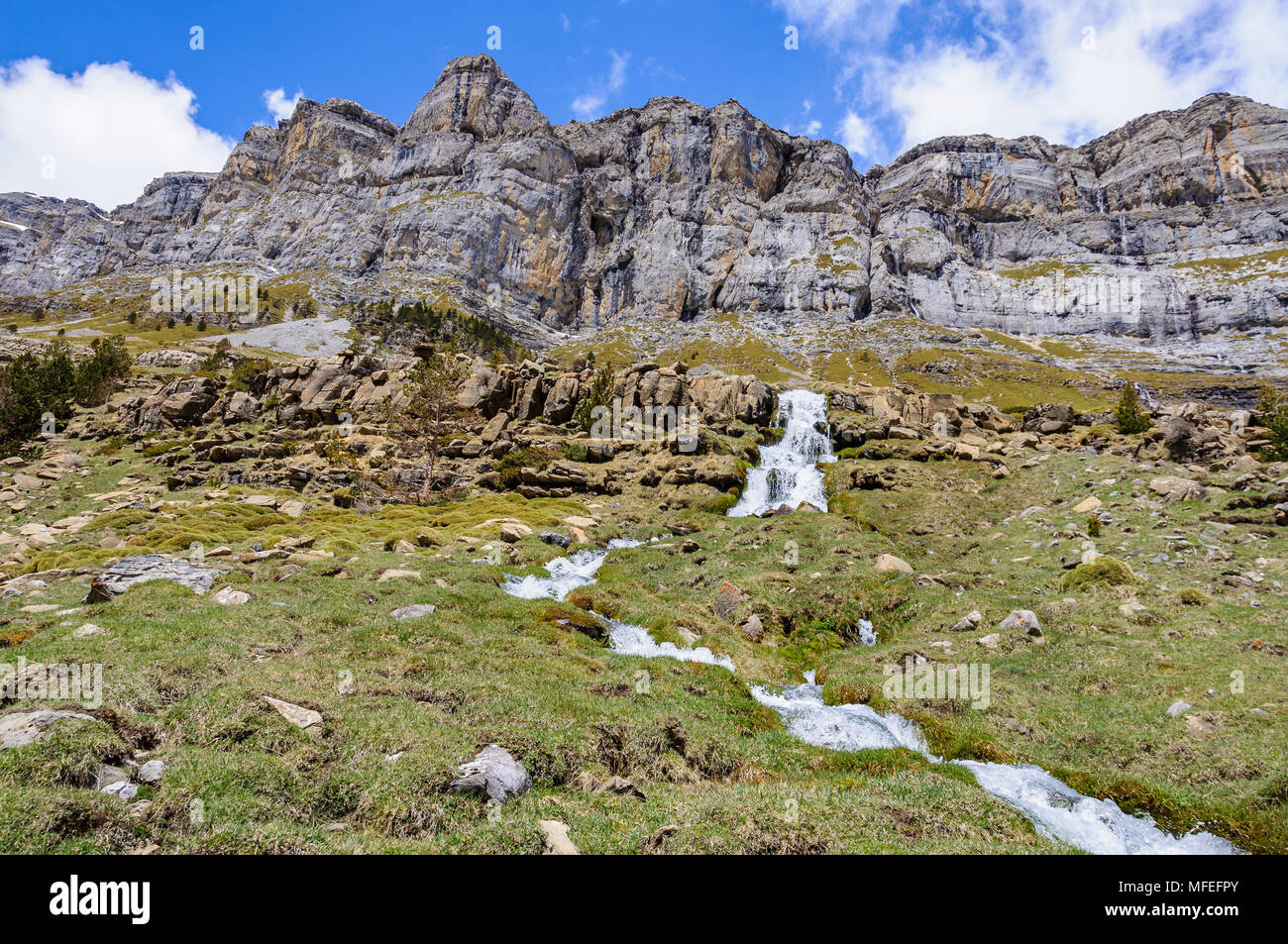 Cascades dans la vallée d'Ordesa dans les Pyrénées aragonaises, Espagne Banque D'Images