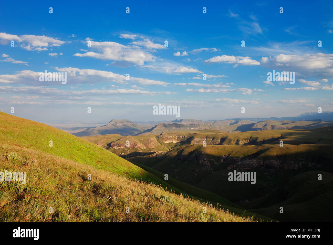 Vue panoramique sur les montagnes de la Parc National Royal Natal Banque D'Images