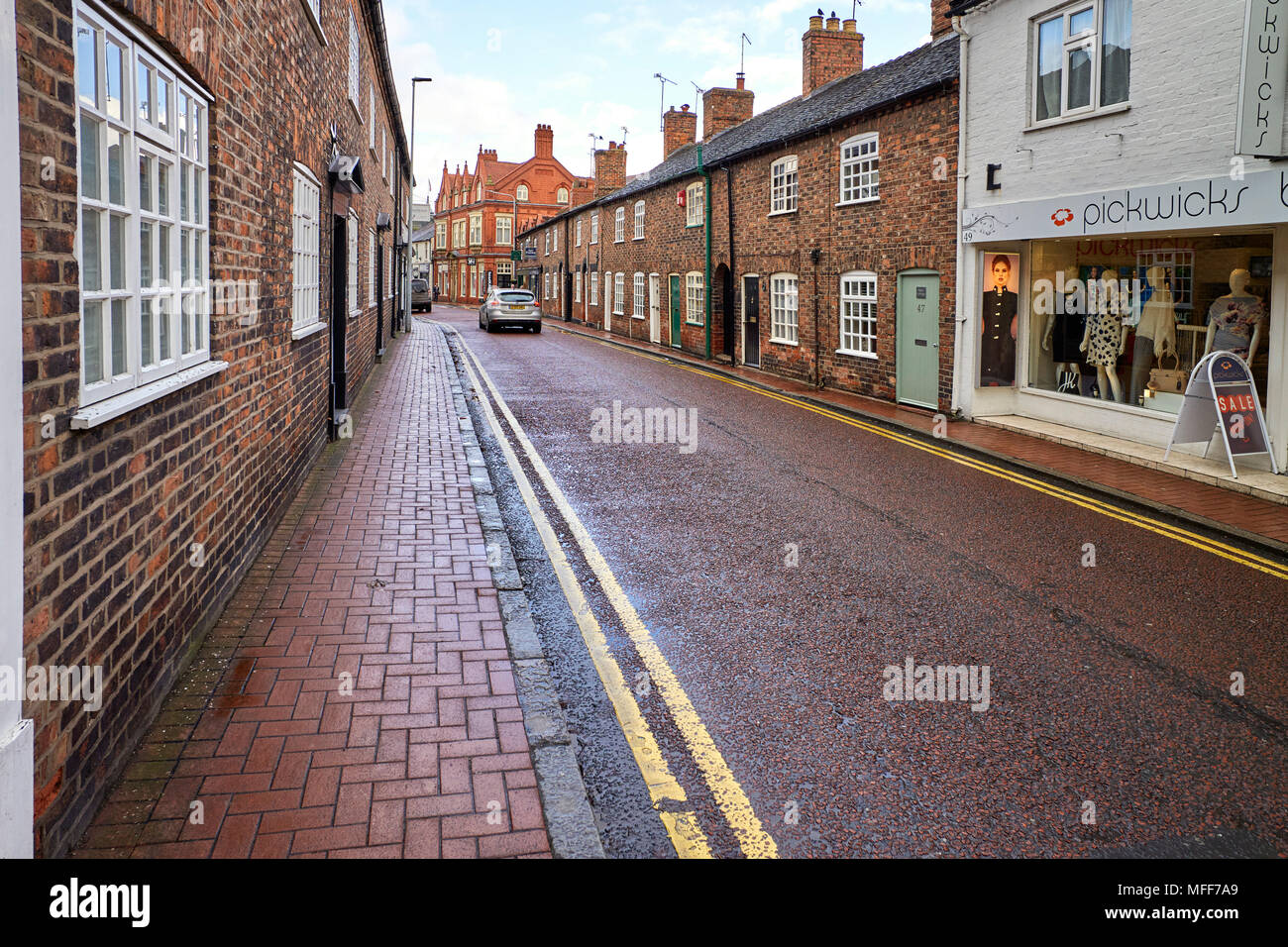 Rue Pilori avec rangée de cottages et de la chaussée étroite dans le centre de Nantwich dans Cheshire Banque D'Images