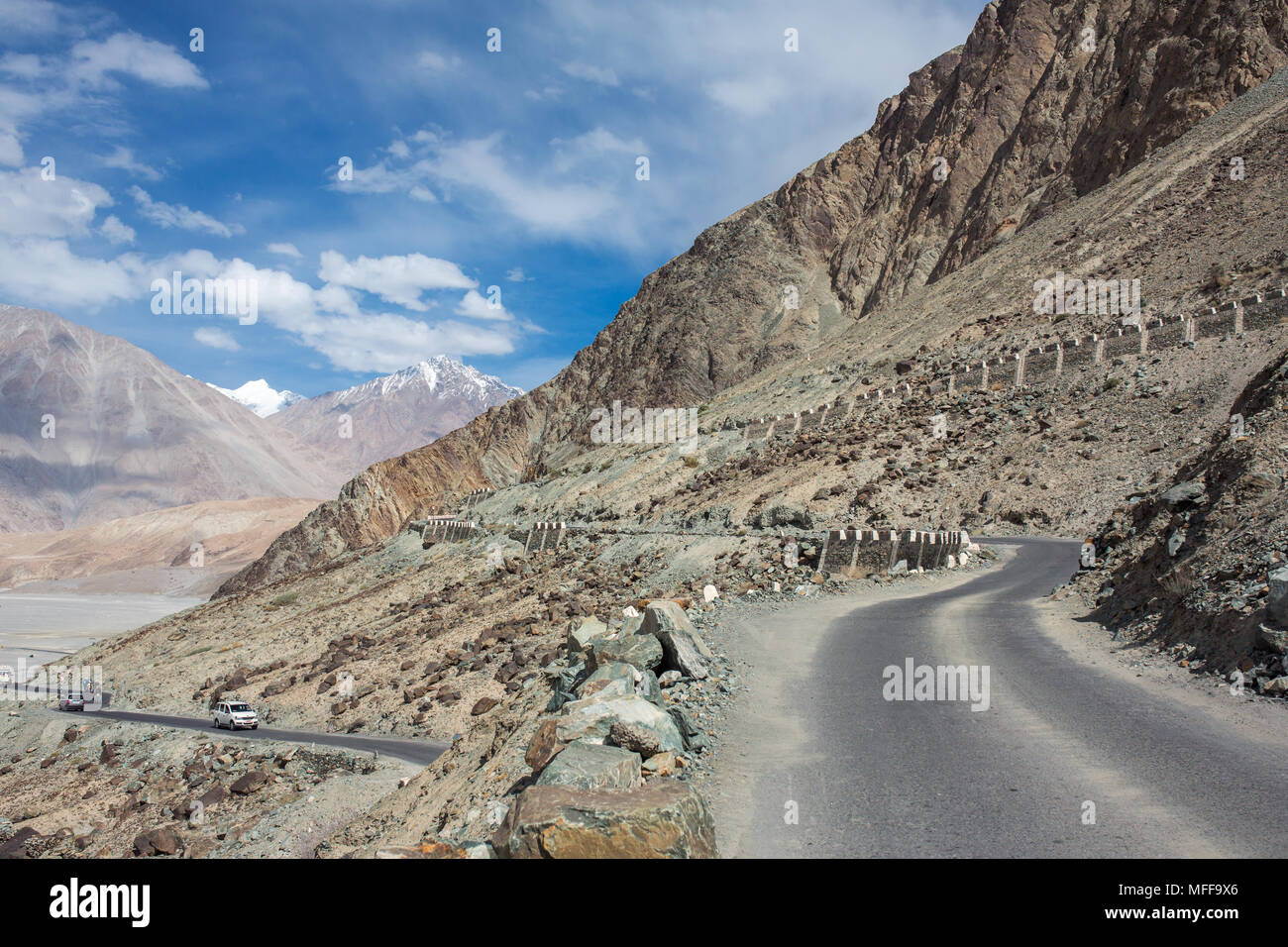 Routes du Ladakh, Inde. Route de montagne dans l'himalaya Banque D'Images