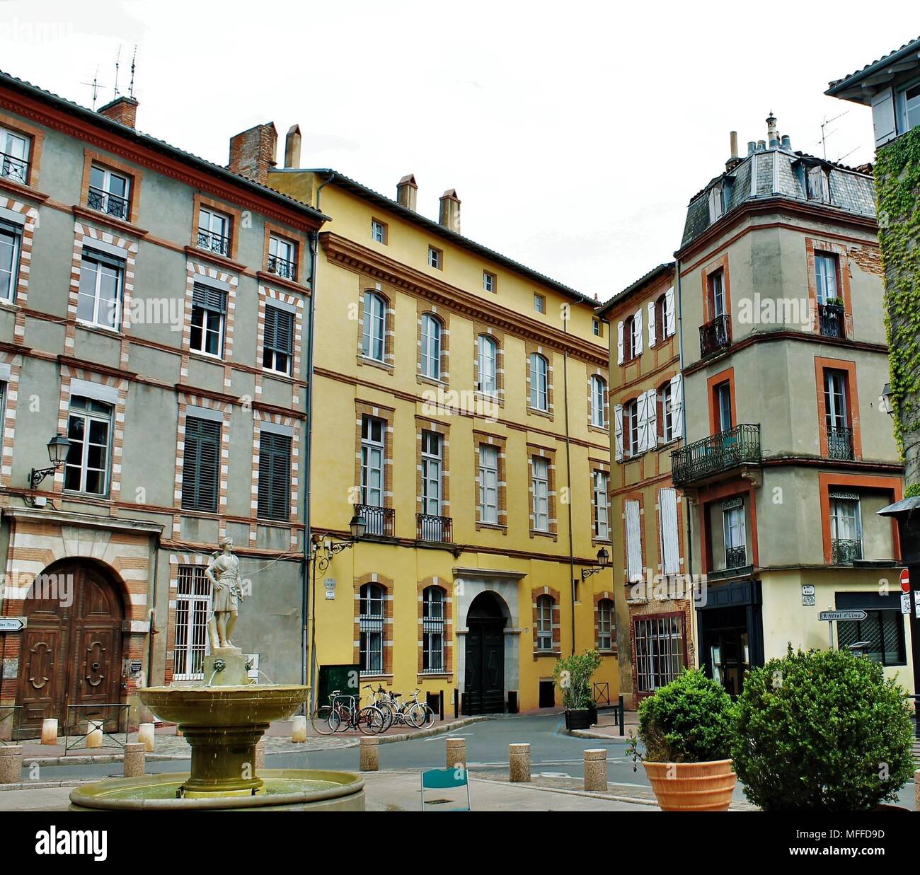 Place Sainte Scarbes colorés dans le centre-ville historique de Toulouse, Haute Garonne, région de l'Occitanie, France Banque D'Images