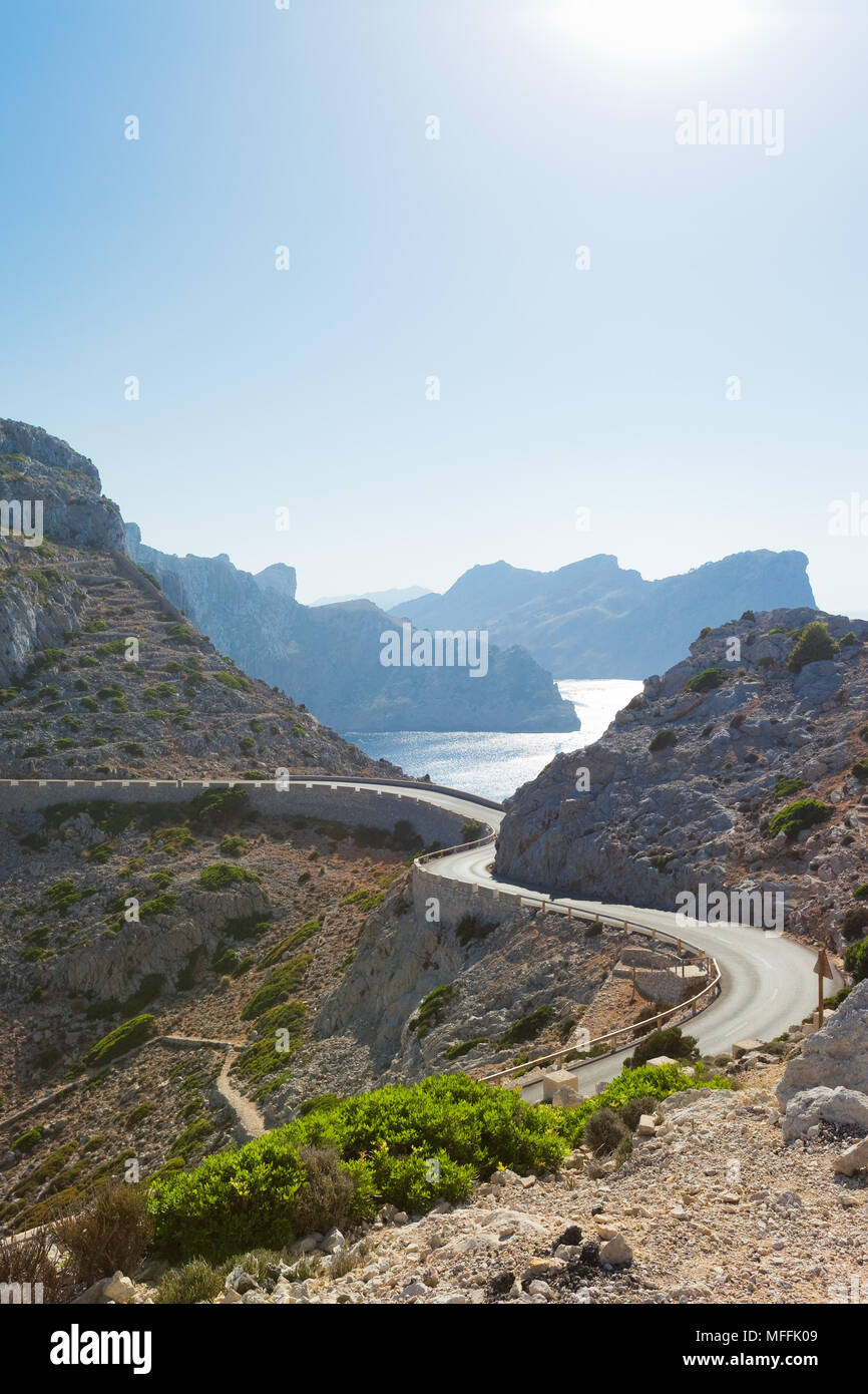 Cap de Formentor, Majorque, Espagne - Pays route à travers les merveilleuses montagnes de Formentor Banque D'Images