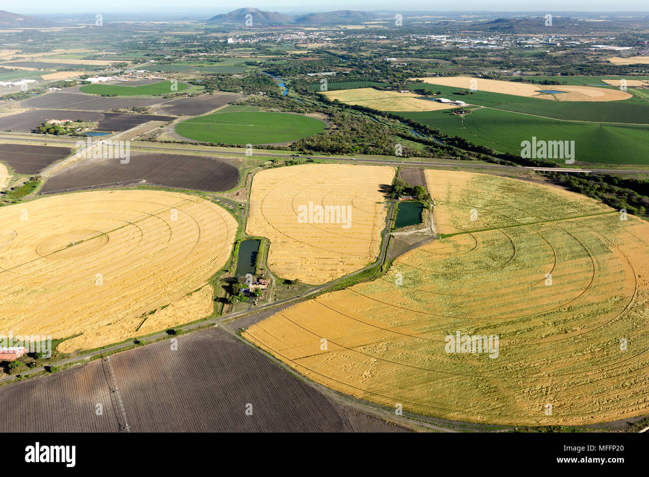 Vue aérienne du barrage de Hartebeesport terre agricole. L'Afrique du Sud Banque D'Images