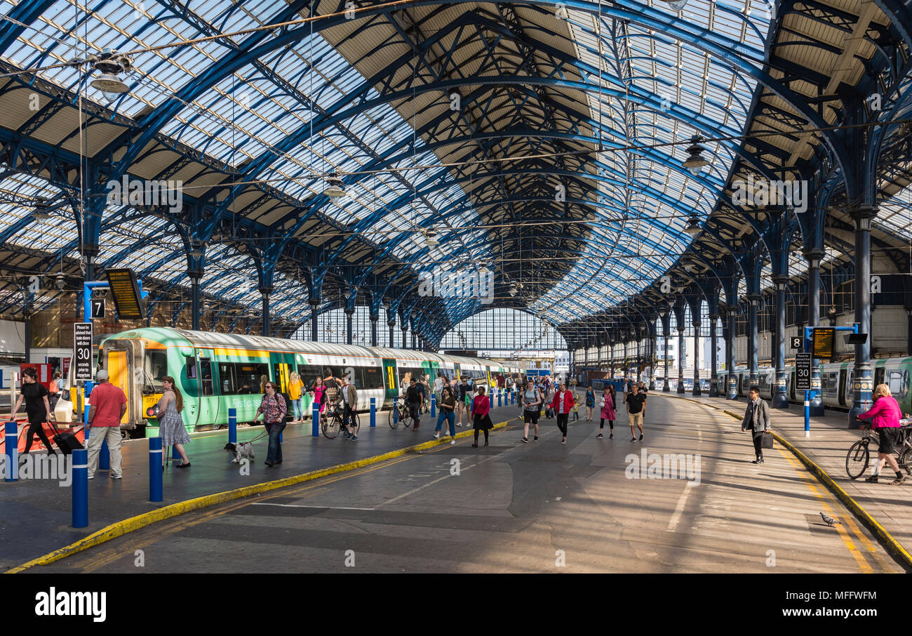 La gare de Brighton, un vieux quartier historique de la gare, une gare terminus à Brighton, East Sussex, Angleterre, Royaume-Uni. La gare de Brighton. Banque D'Images