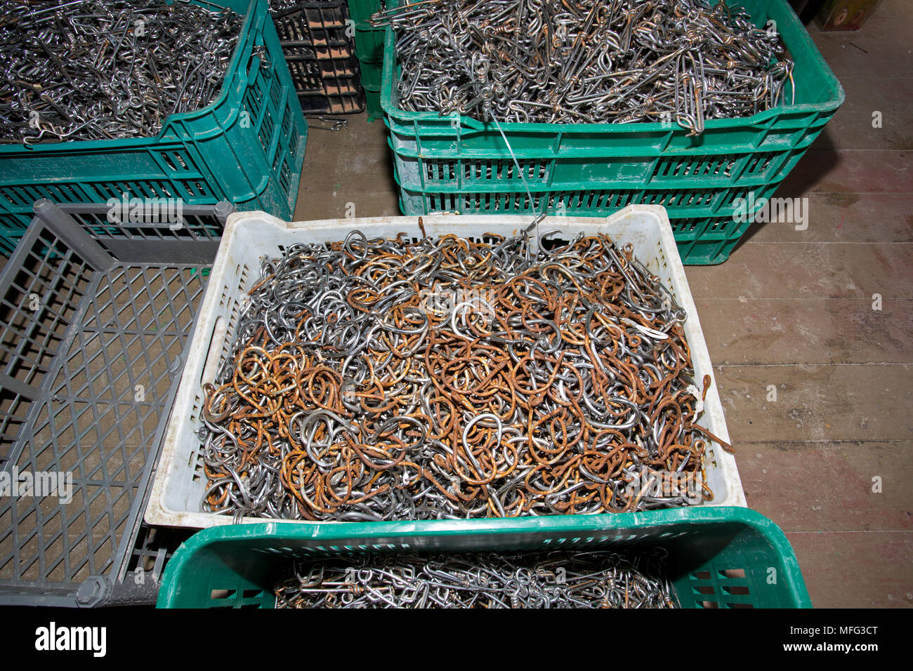 Des filets, des hameçons et des bouées confisqués à des braconniers, Wafer Bay station forestière, Chatham Bay, Cocos Island, Parc National, Site du patrimoine mondial naturel, coût Banque D'Images