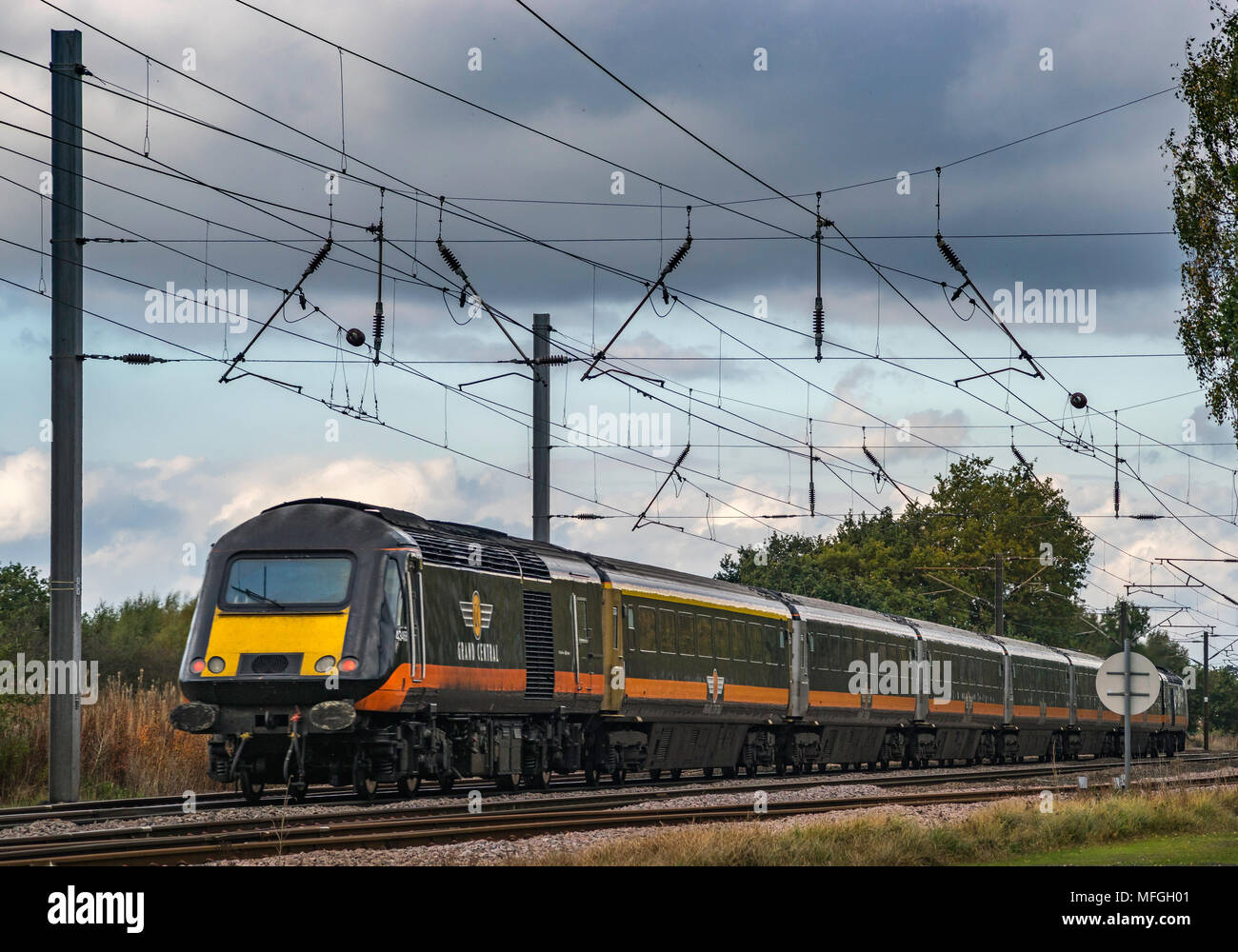 Les Trains de Grand Central la TVH sur la ligne côtière est à Torworth, Dorset, UK. Banque D'Images